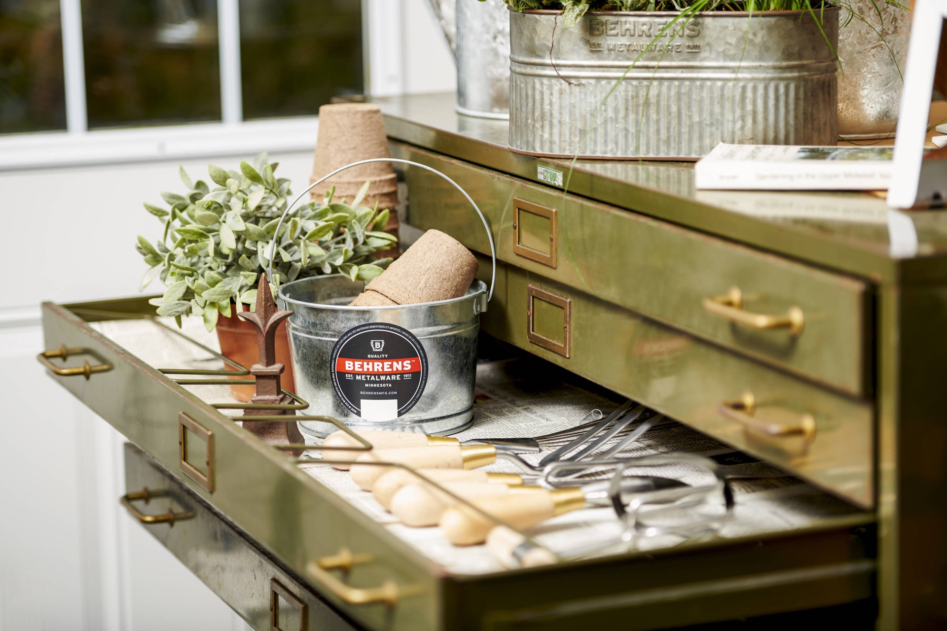 slide 6 of 6, Behrens 2.5 -Quart BPA-Free Metal Paint bucket, 1 ct