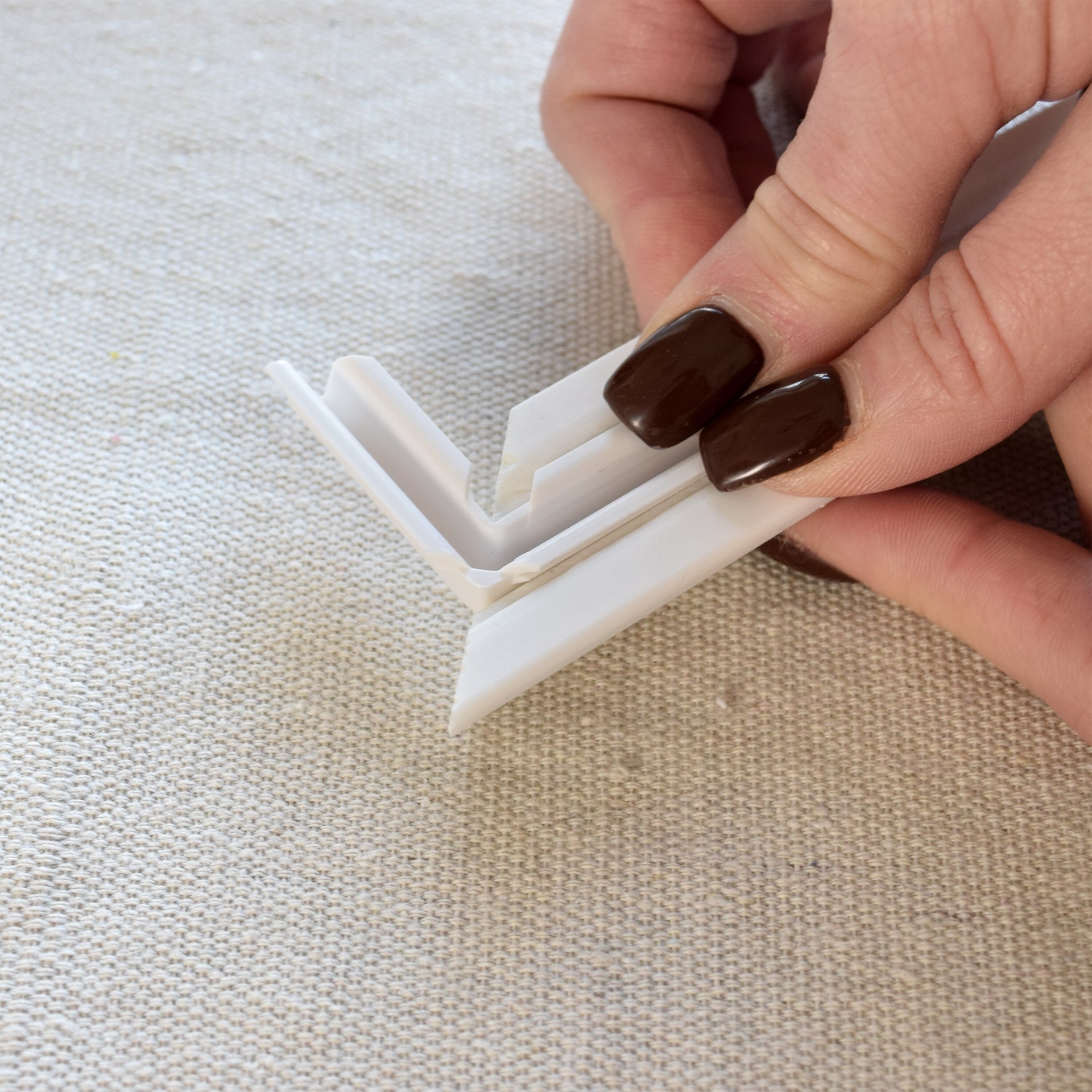slide 3 of 4, BUILD and BATTEN Corner Connector Hardware Unfinished Polystyrene Corner Picture Frame Moulding 6 -Pack, 1 ct