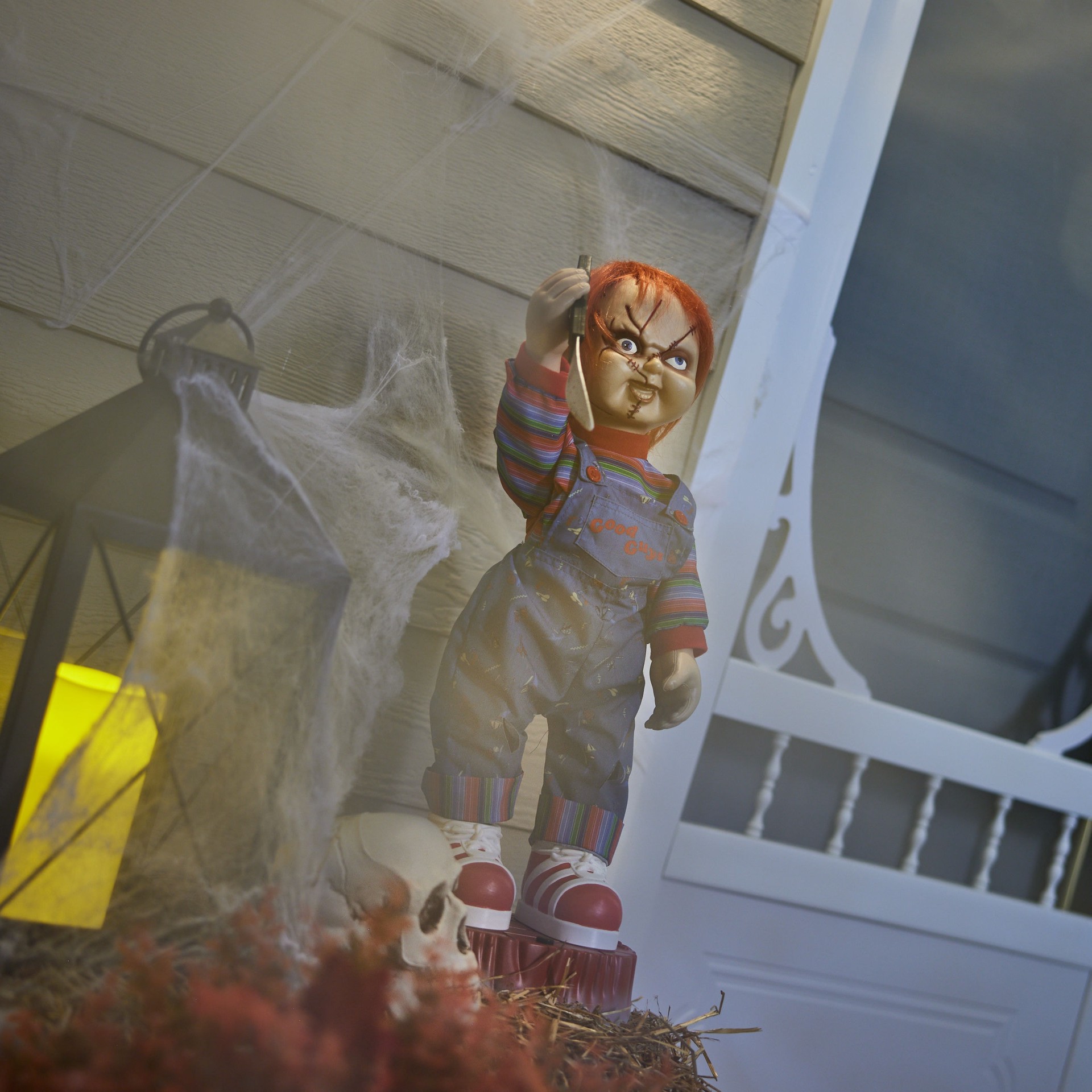 slide 6 of 6, Universal 2-ft Tabletop Talking Universal Pictures Chucky Animatronic, 1 ct