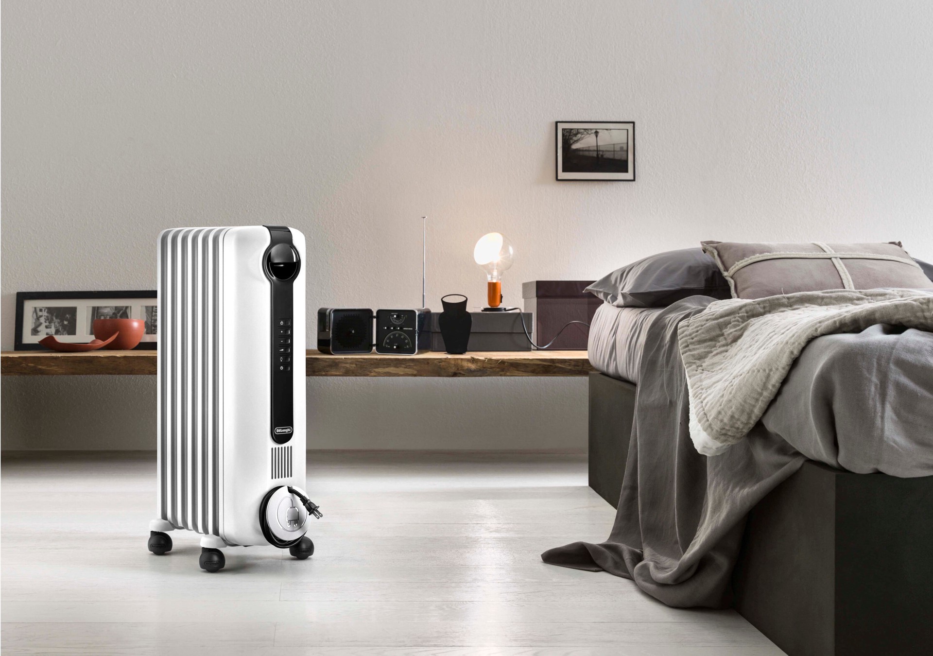 slide 4 of 6, DeLonghi Up to 1500-Watt Radiant Tower Indoor Electric Space Heater with Thermostat, 1 ct