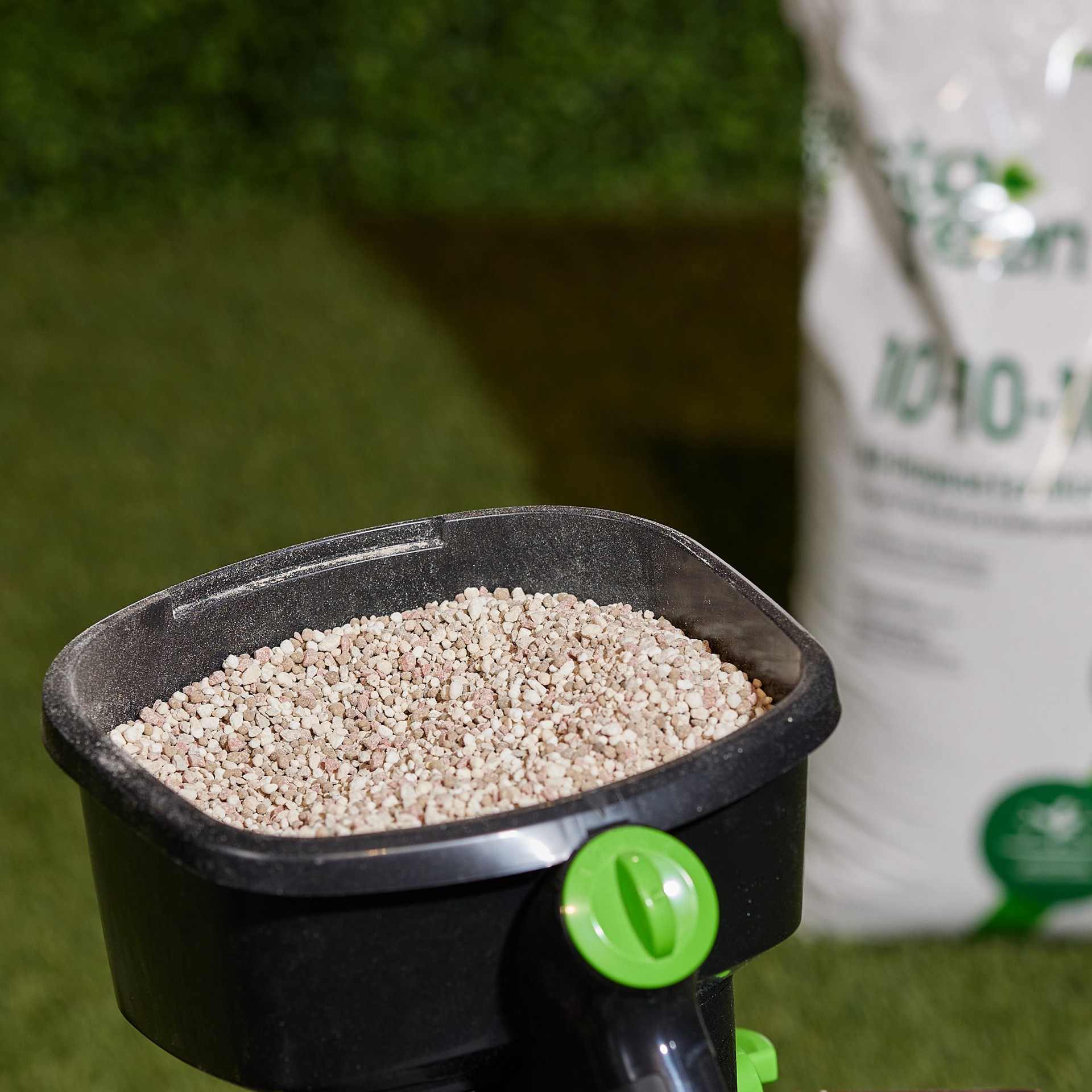 slide 6 of 6, Sta-Green 40-lb 5000-sq ft 10-10-10 All Purpose Fertilizer, 1 ct