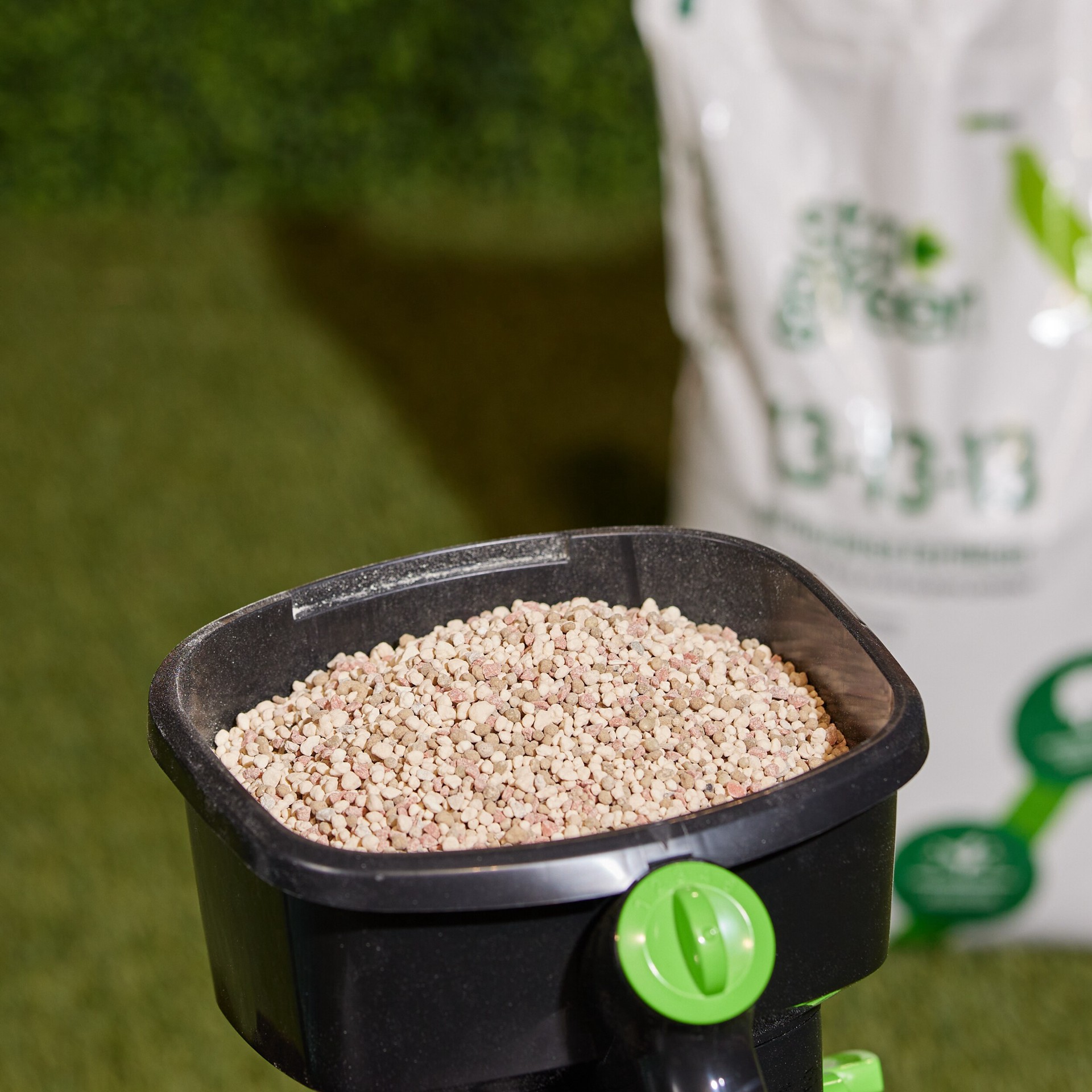 slide 6 of 6, Sta-Green 40-lb 6500-sq ft 13-13-13 All Purpose Fertilizer, 1 ct