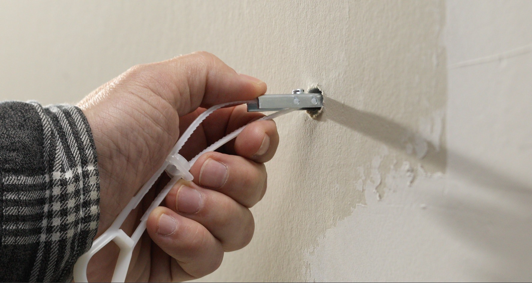 slide 4 of 6, E-Z Ancor 1150-lb 1/4-in x 2-1/2-in Toggle Bolt Anchors with Screws Included 10-Pack, 1 ct