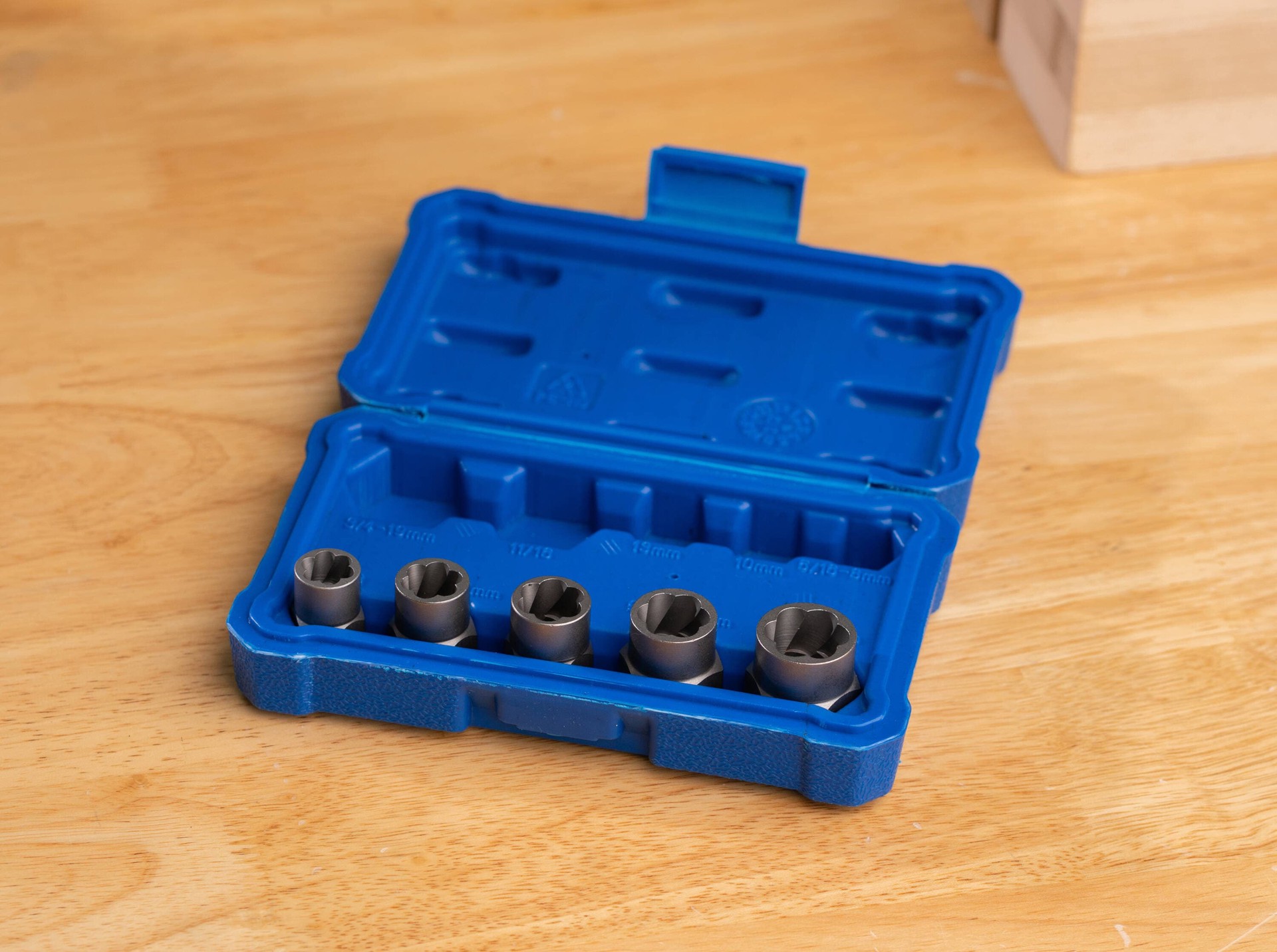 slide 2 of 5, Kobalt 5 -Pack Metric and standard (SAE) Assorted drive Bolt Extractor Set, 1 ct