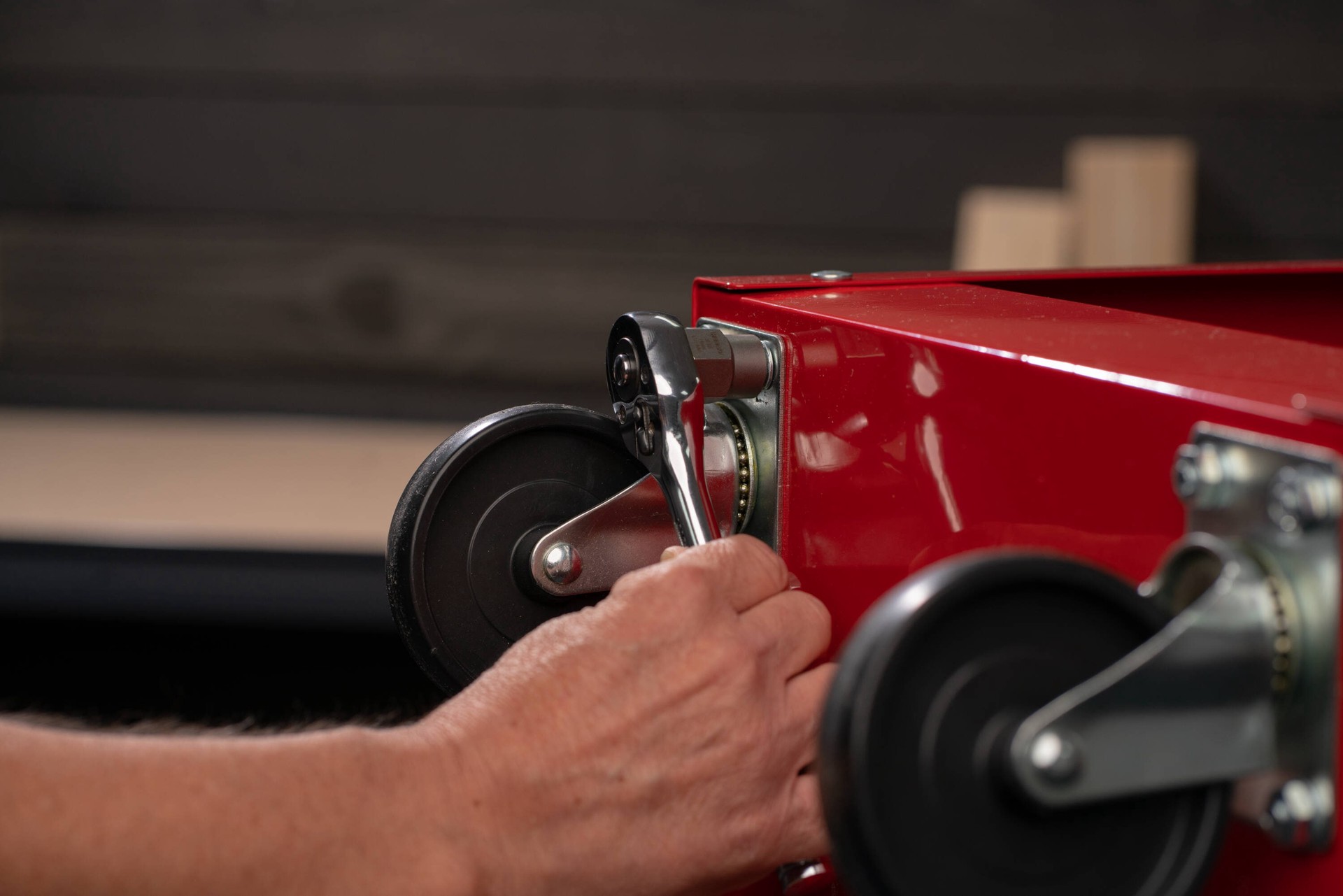 slide 3 of 5, Kobalt 5 -Pack Metric and standard (SAE) Assorted drive Bolt Extractor Set, 1 ct