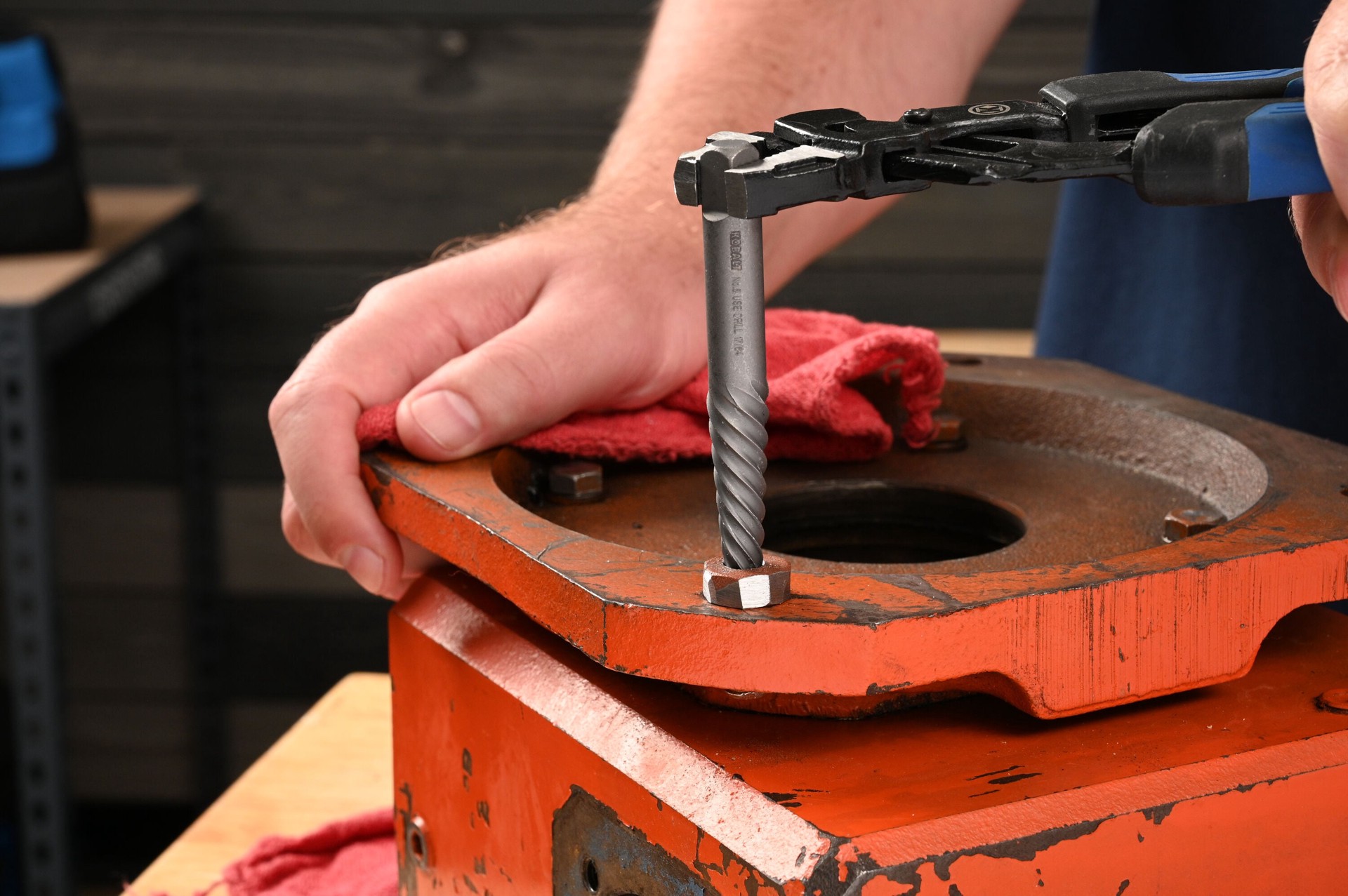 slide 5 of 6, Kobalt 2 -Pack High carbon steel Set Screw extractor and drill bit set, 1 ct