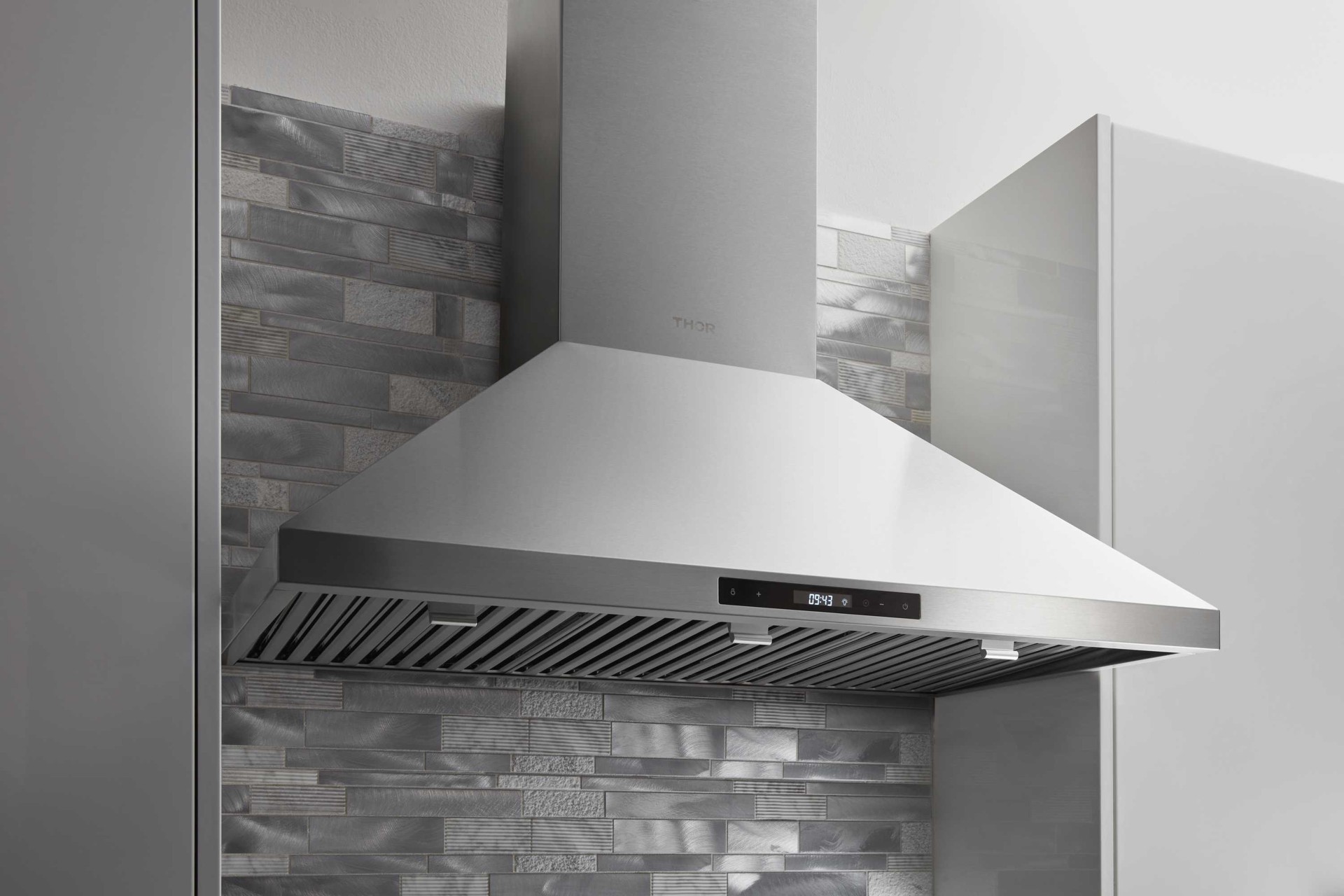 slide 4 of 6, Thor Kitchen 36 inch Convertible 600-CFM Stainless Steel Wall-Mounted Range Hood, 1 ct