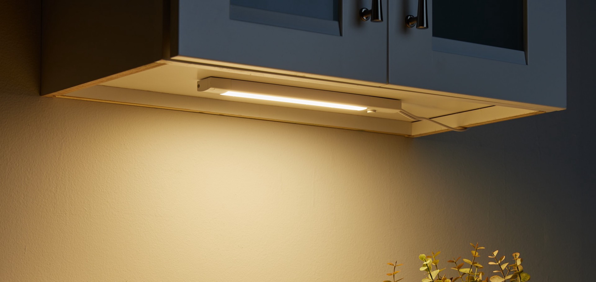 slide 4 of 6, Utilitech Slim Design 12-in Plug-in LED Under Cabinet Light Bar, 1 ct