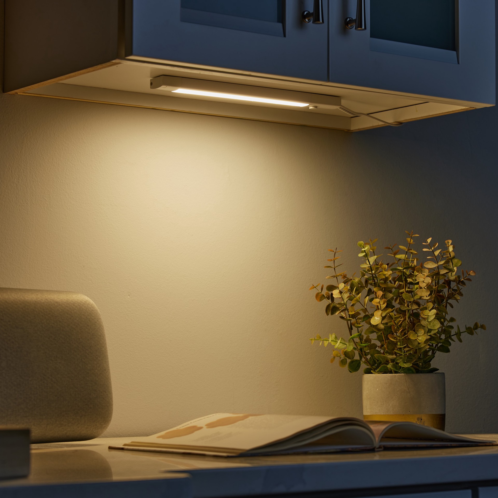 slide 5 of 6, Utilitech Slim Design 12-in Plug-in LED Under Cabinet Light Bar, 1 ct