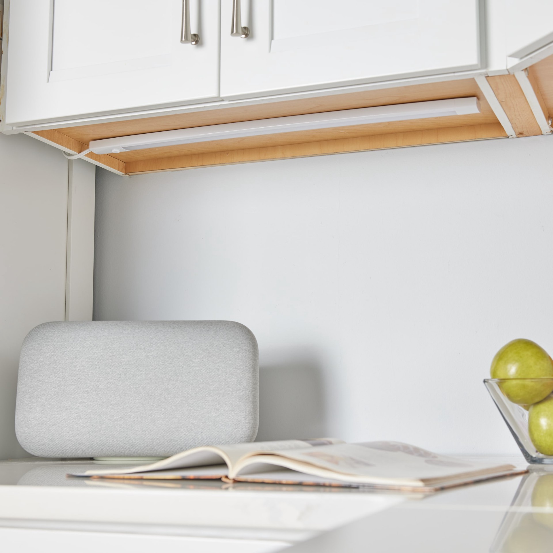 slide 6 of 6, Utilitech Slim Design 24-in Plug-in LED Under Cabinet Light Bar, 1 ct