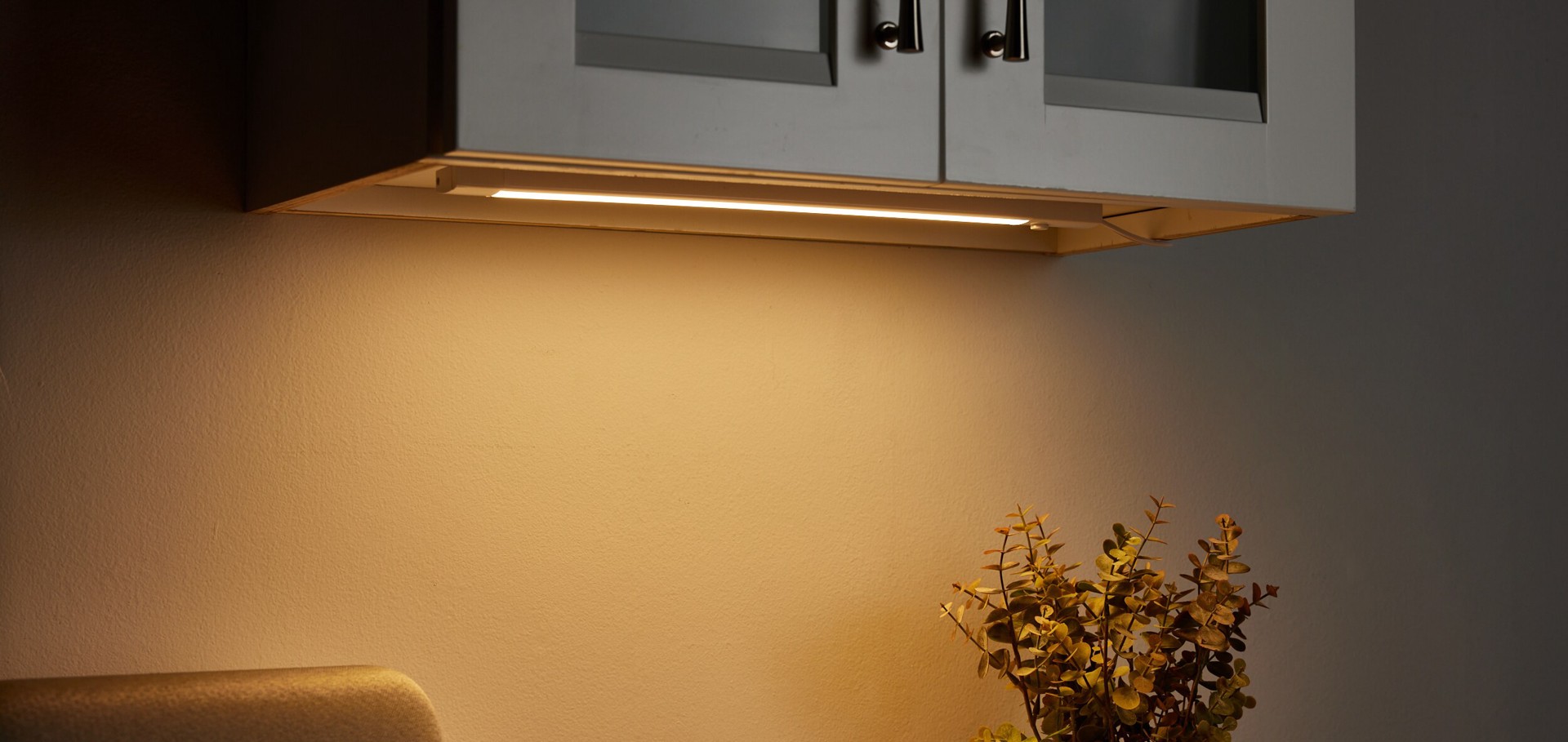 slide 4 of 6, Utilitech Slim Design 18-in Plug-in LED Under Cabinet Light Bar, 1 ct