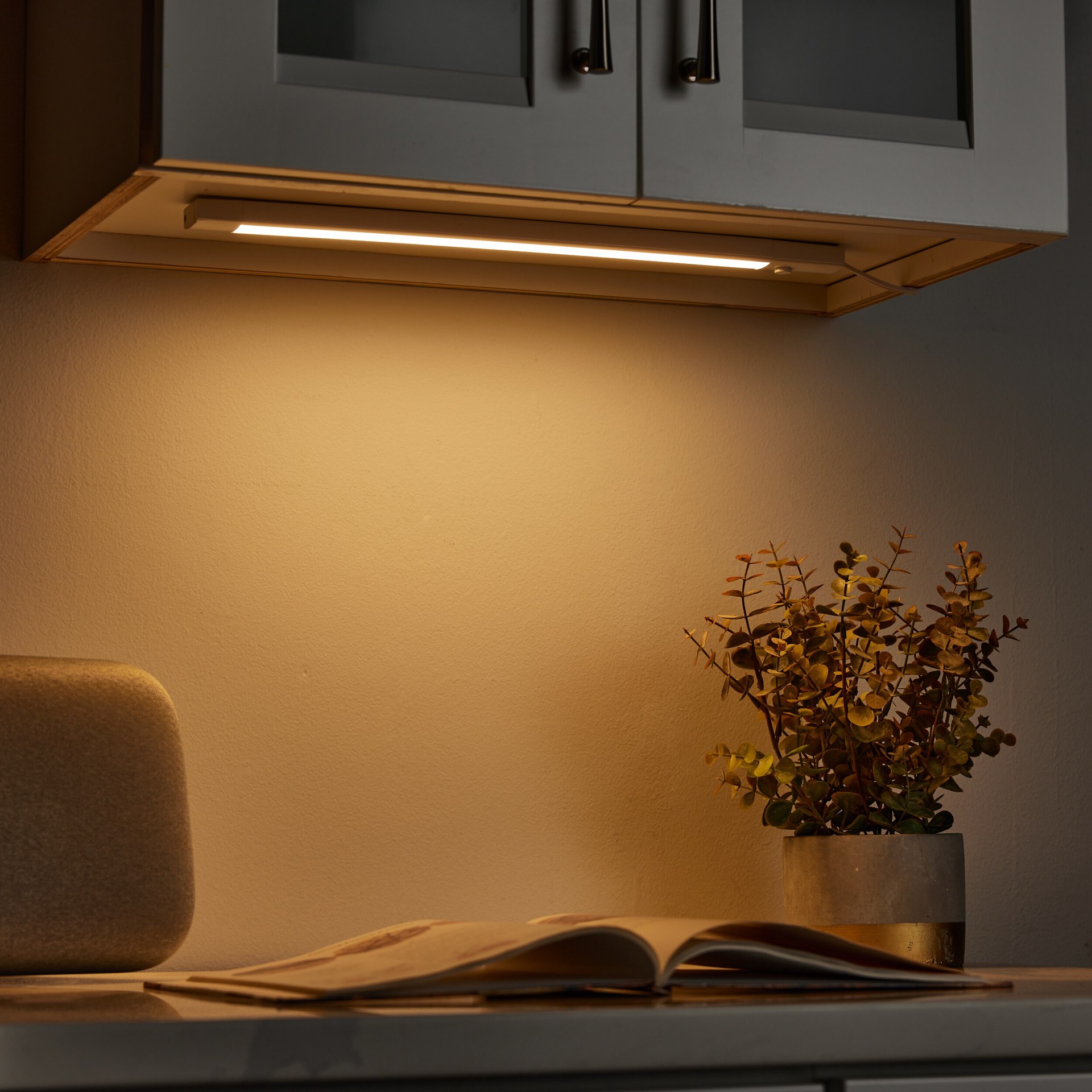 slide 5 of 6, Utilitech Slim Design 18-in Plug-in LED Under Cabinet Light Bar, 1 ct