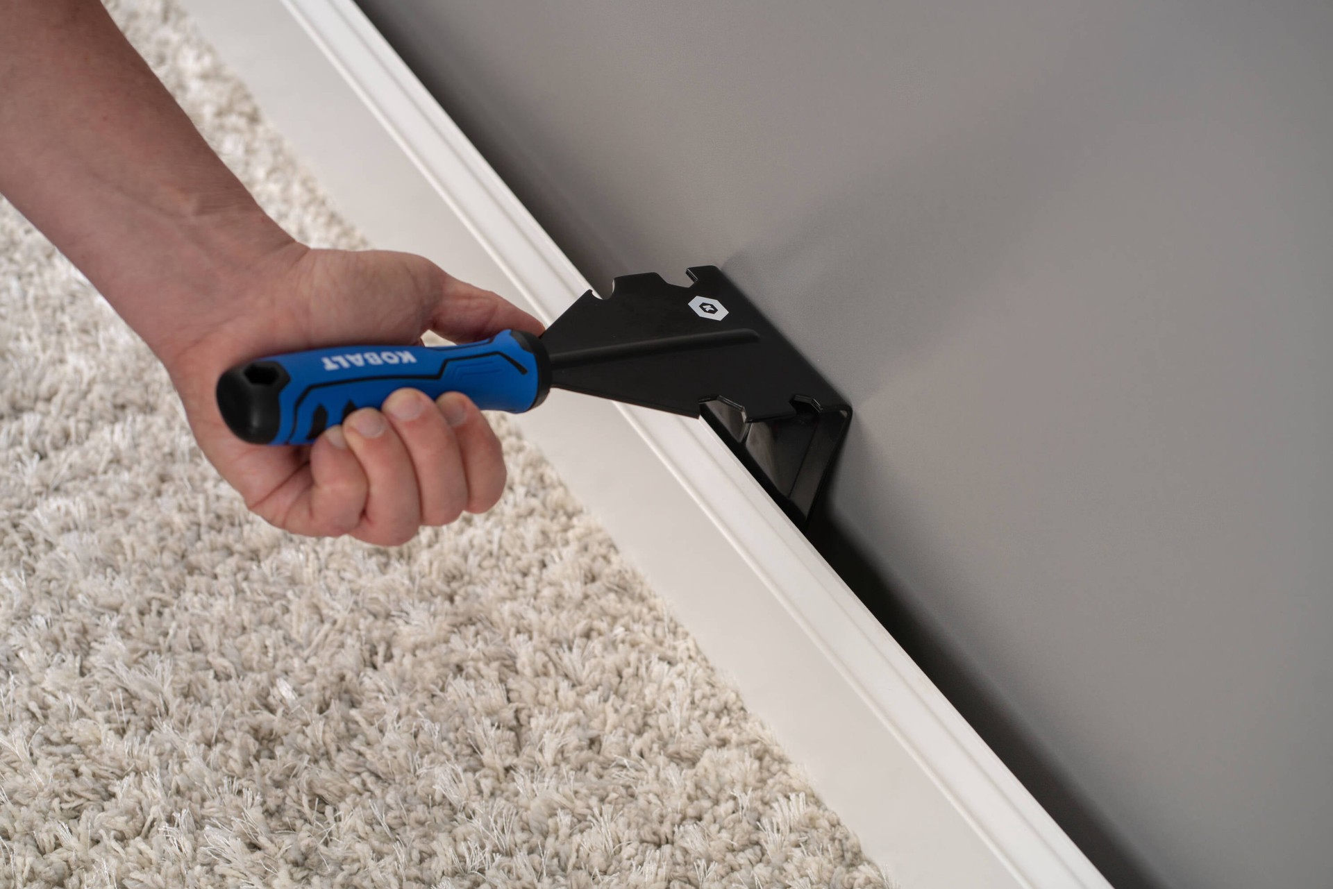 slide 4 of 4, Kobalt 11-in Metal Moulding pry bar, 1 ct