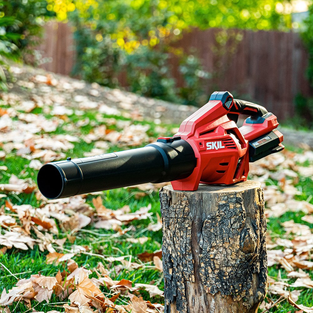 slide 2 of 6, SKIL PWR CORE 40-volt 530-CFM 120-MPH Battery Handheld Leaf Blower 2.5 Ah, 1 ct