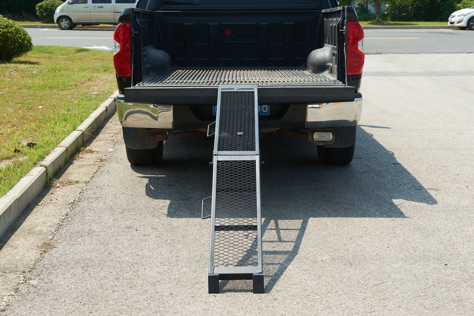 slide 4 of 6, Kobalt 0.9-ft x 6.63-ft 400-lb Capacity Arched Folding Loading Ramp, 1 ct