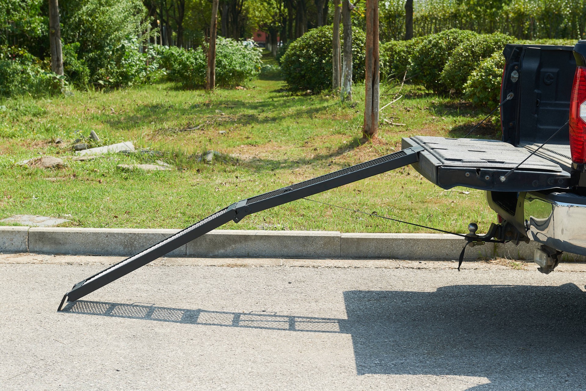 slide 5 of 6, Kobalt 0.9-ft x 6.63-ft 400-lb Capacity Arched Folding Loading Ramp, 1 ct