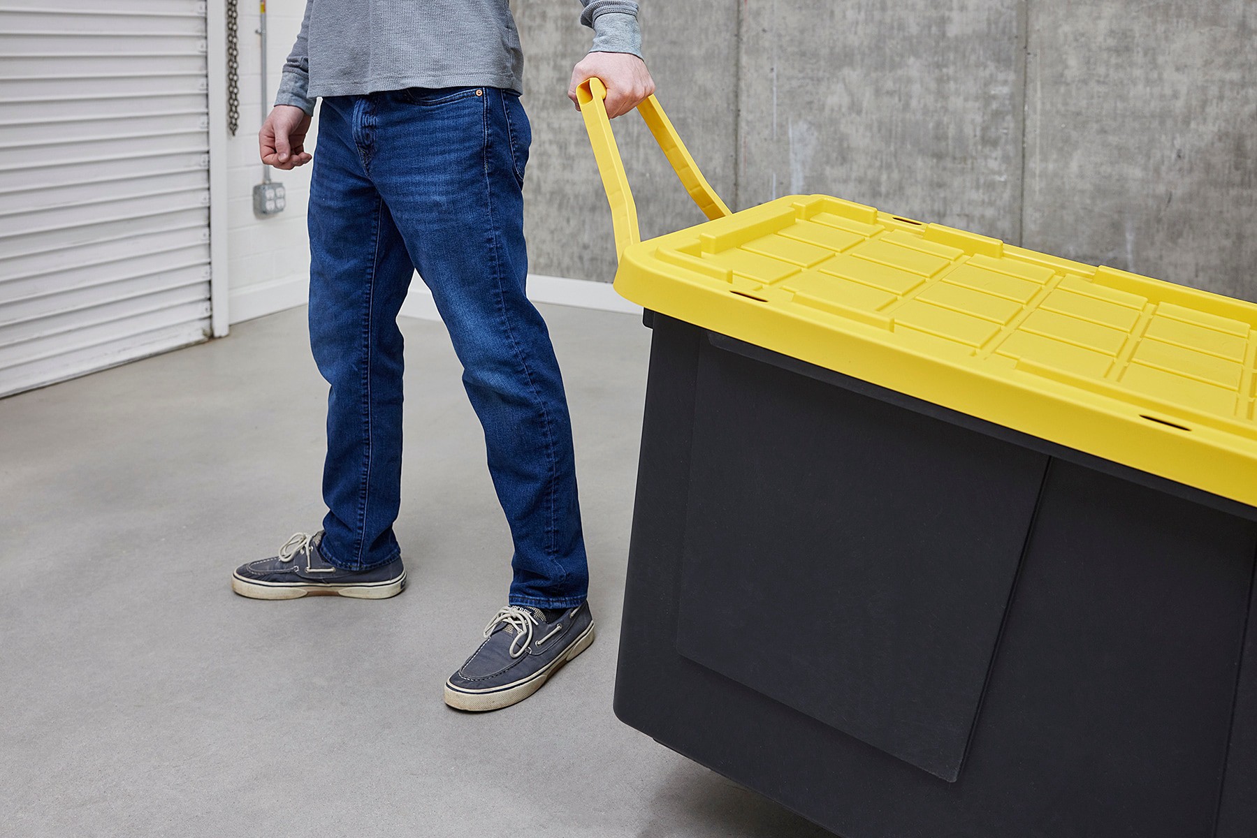 slide 5 of 6, Project Source Commander X-large 75 -Gallons ( 300 -Quarts ) Black and Yellow Heavy Duty Rolling Stackable Tote with Standard Snap Lid, 1 ct