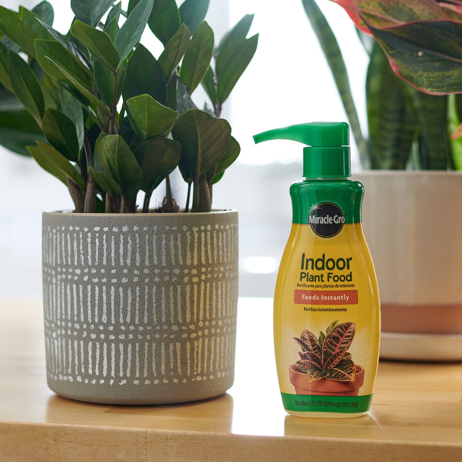slide 3 of 6, Miracle-Gro 8-fl oz 1-1-1 Liquid Indoor Plant Food, 1 ct