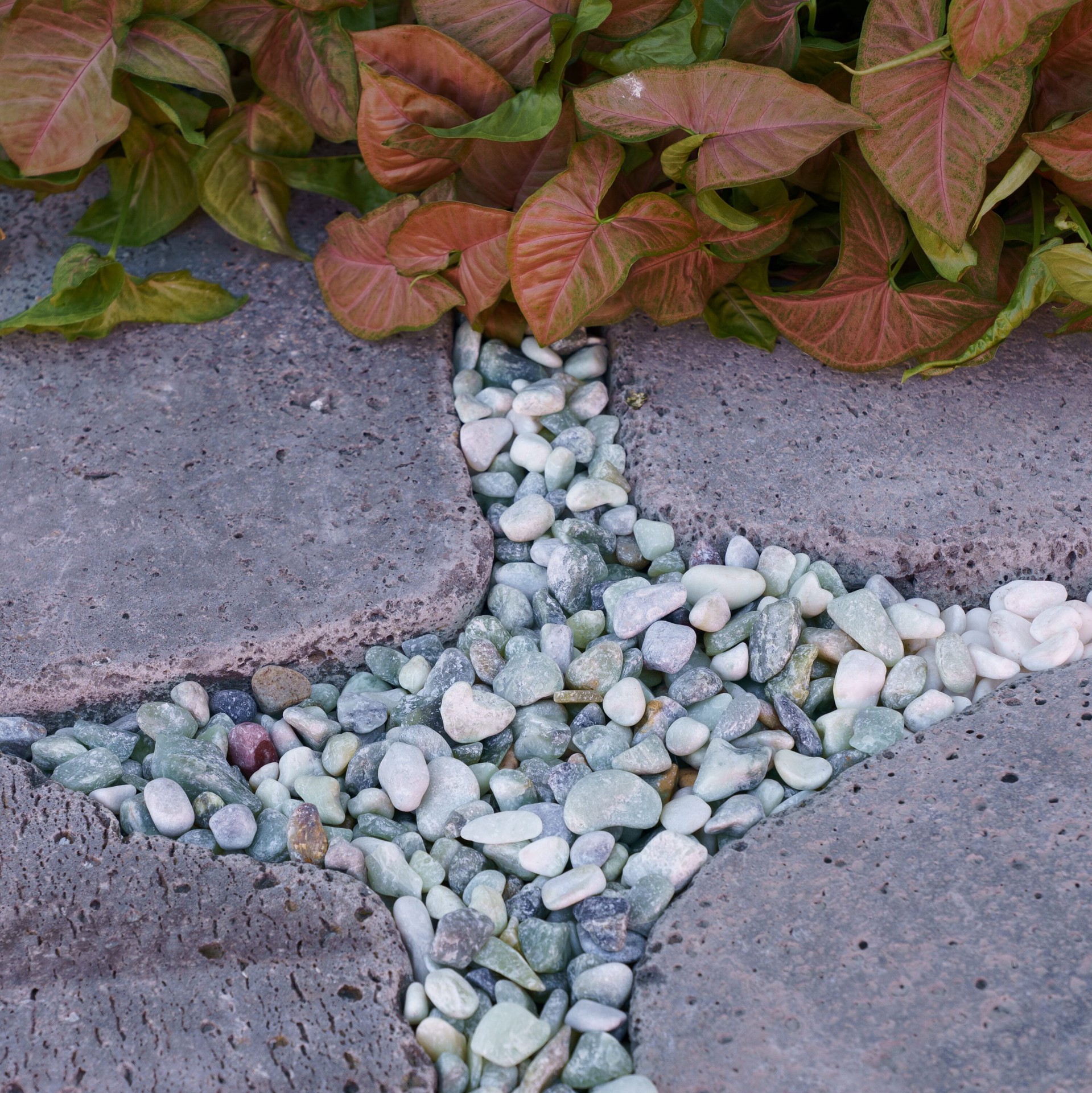 slide 3 of 5, Geobunga 0.45 lb Green Decorative rock (0.5 - 3-in), 1 ct