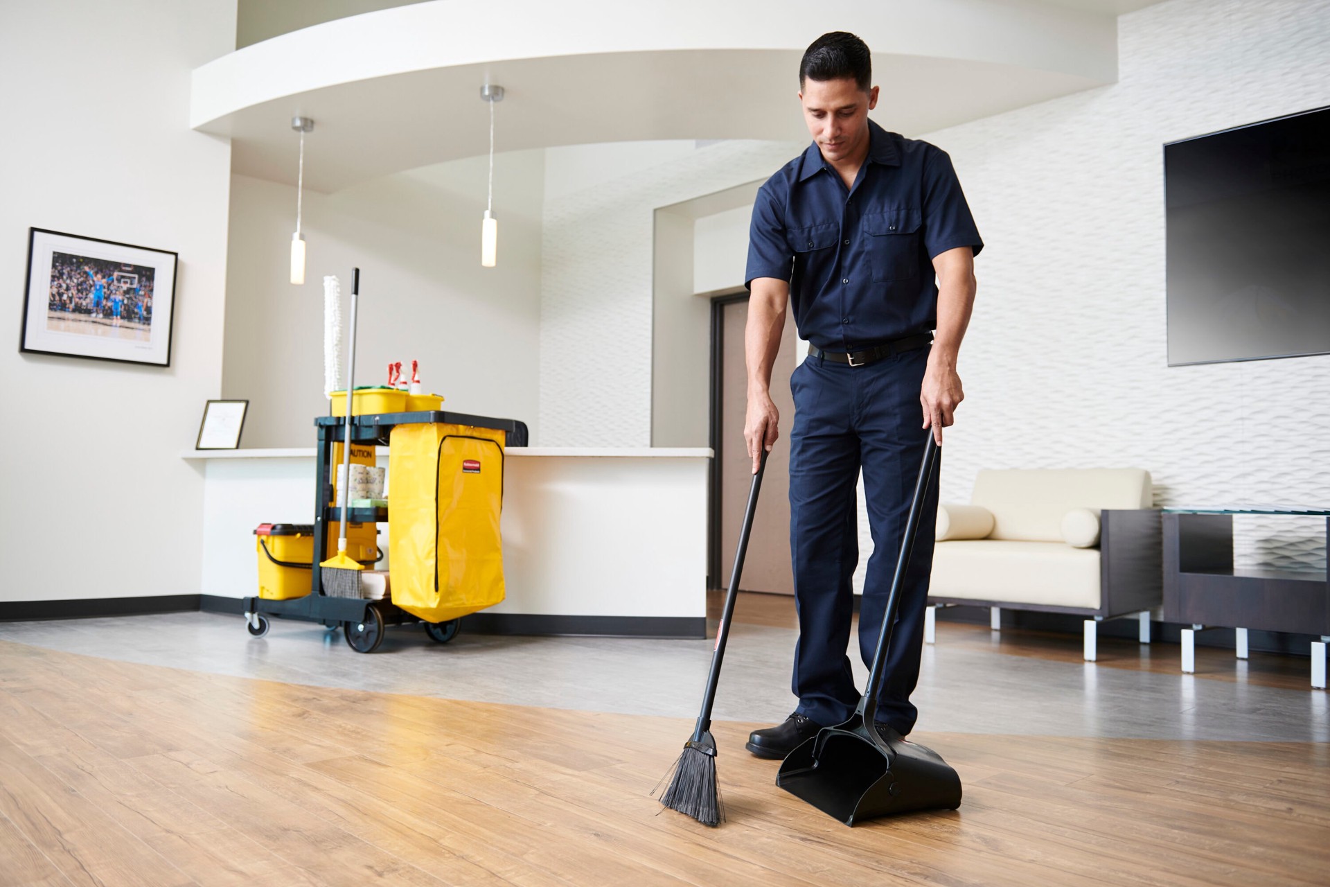 slide 3 of 4, Rubbermaid Commercial Products Plastic Lobby Pro Upright dustpan, 1 ct