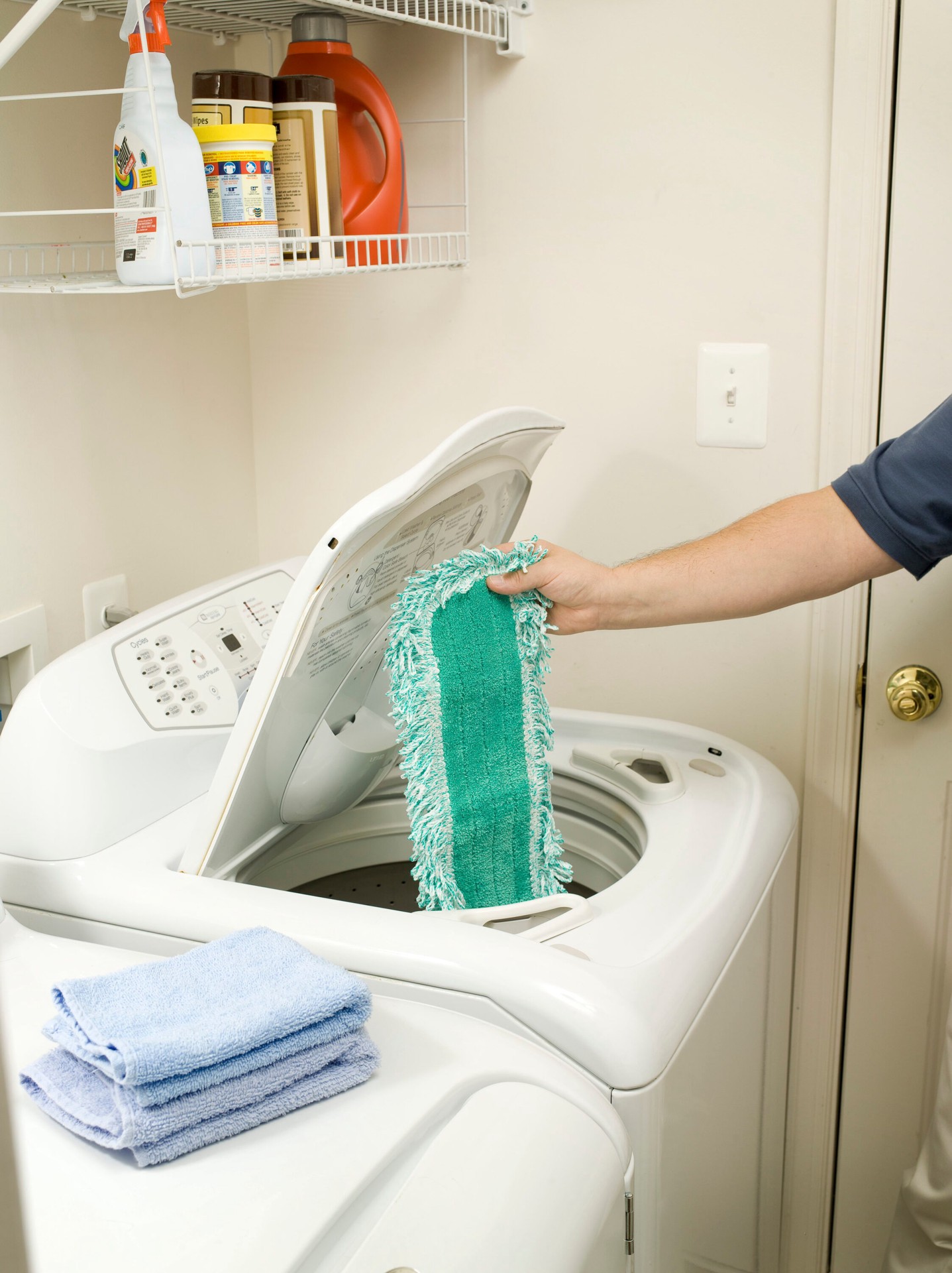 slide 5 of 6, Rubbermaid Commercial Products Microfiber Dust Mop, 1 ct