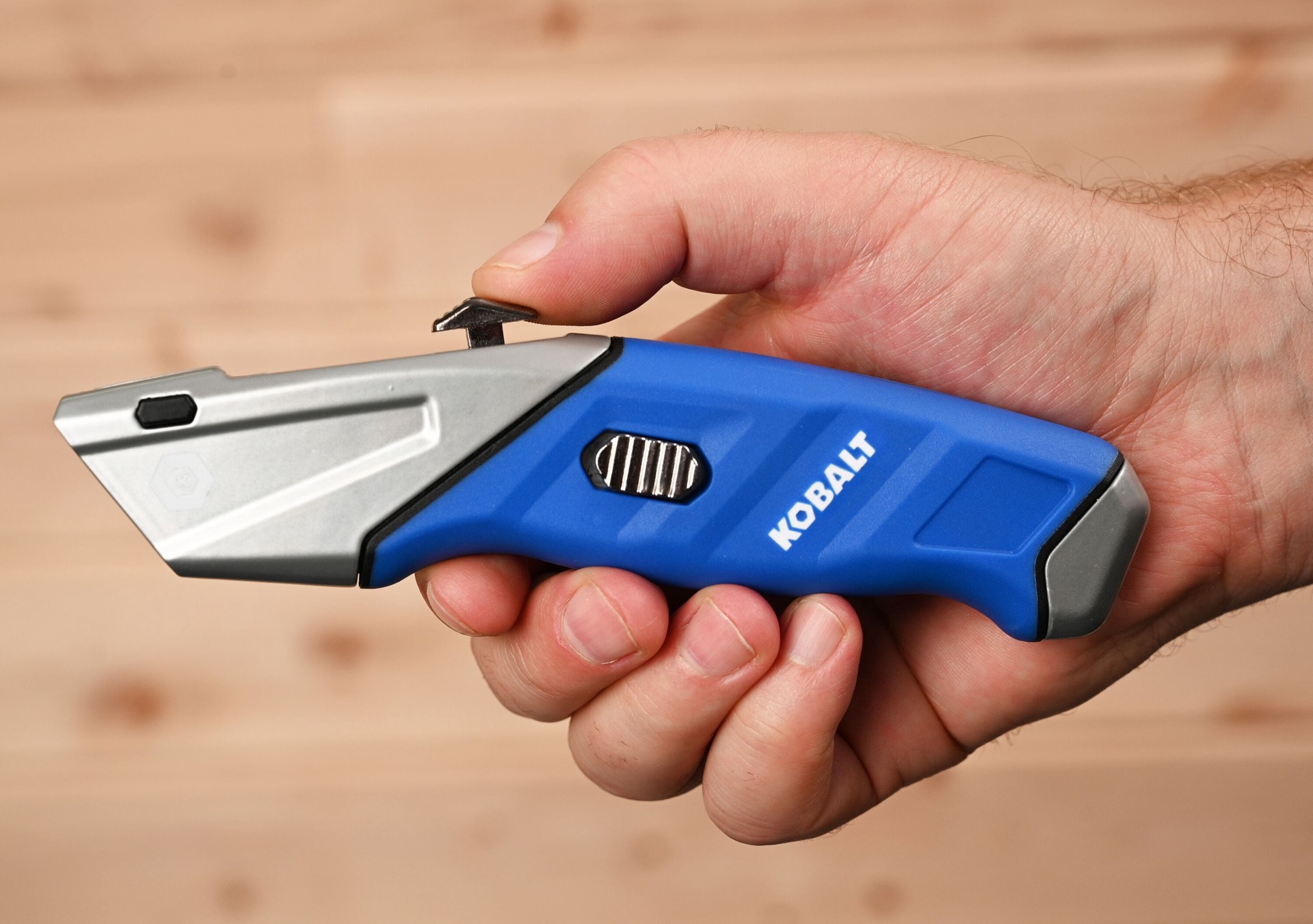 slide 5 of 6, Kobalt Auto Loading 3/4-in 5 -Blade Retractable Utility Knife with On Tool Blade Storage, 1 ct