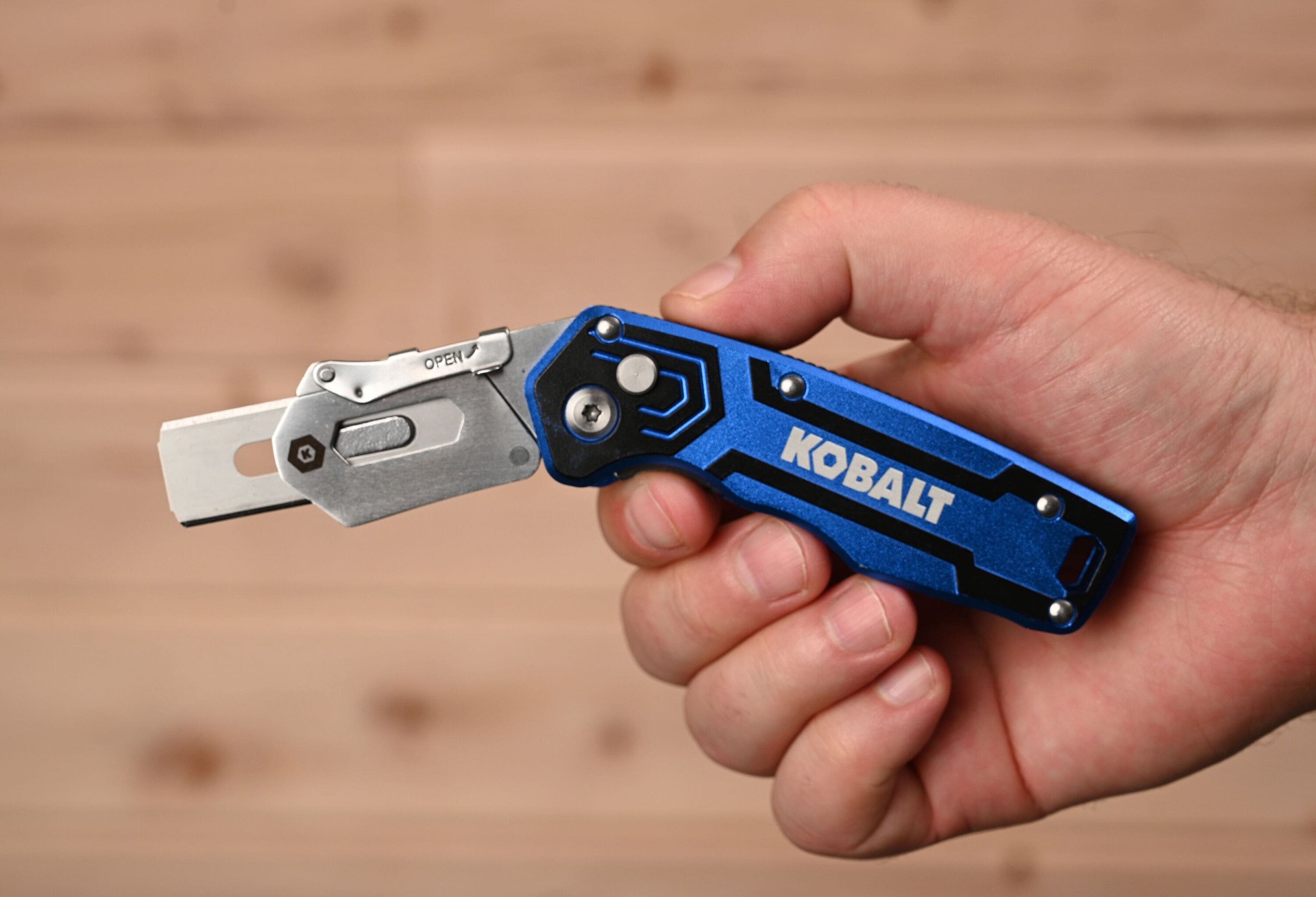 slide 4 of 6, Kobalt Carpet 3/4-in 11 -Blade Folding Utility Knife with On Tool Blade Storage, 1 ct