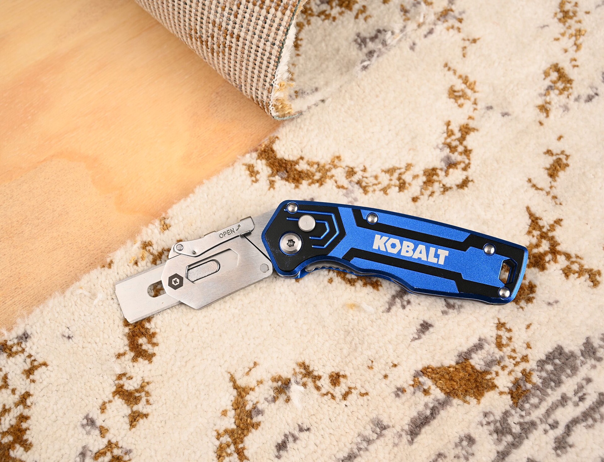 slide 5 of 6, Kobalt Carpet 3/4-in 11 -Blade Folding Utility Knife with On Tool Blade Storage, 1 ct