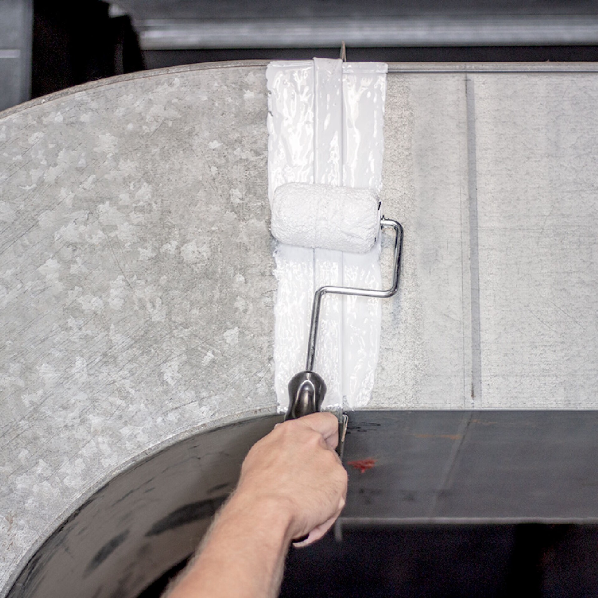 slide 6 of 6, Gorilla 32-fl oz White Pour Waterproof Rubberized Coating, 1 ct