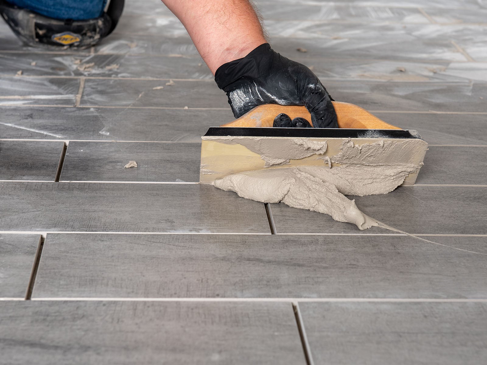 slide 5 of 6, MAPEI Ultracolor Plus FA White #5000/Eggshell #5220 All-in-one Grout (1-lb), 1 ct