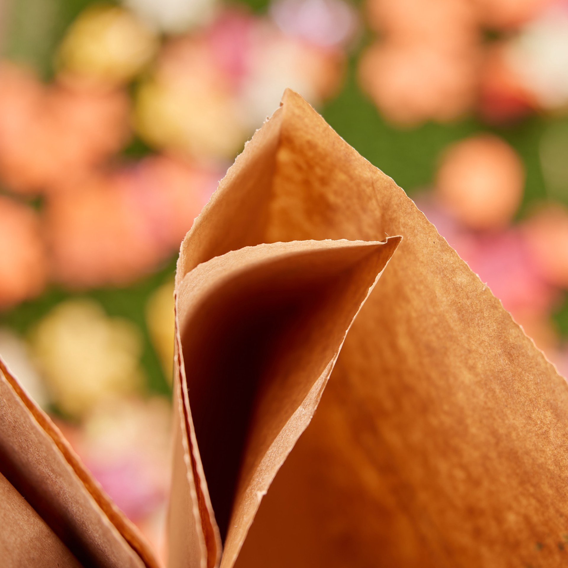 slide 4 of 6, Lowe's 30-Gallon Scent free Brown/Tan Outdoor Paper Lawn and leaf Trash Bag 5 -Count, 1 ct