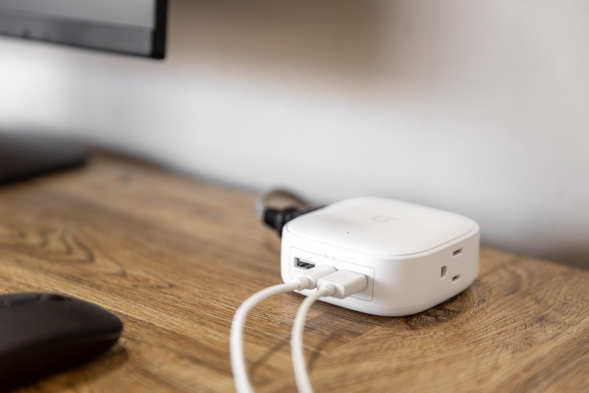 slide 2 of 6, Utilitech 1-1/4-ft 5 -Outlet 2 -USB Ports Indoor White Power Strip, 1 ct