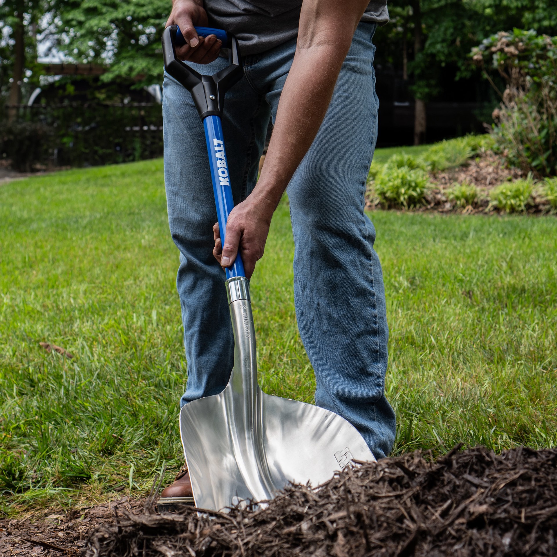 slide 3 of 6, Kobalt 18-in Fiberglass D-Handle Scoop, 1 ct