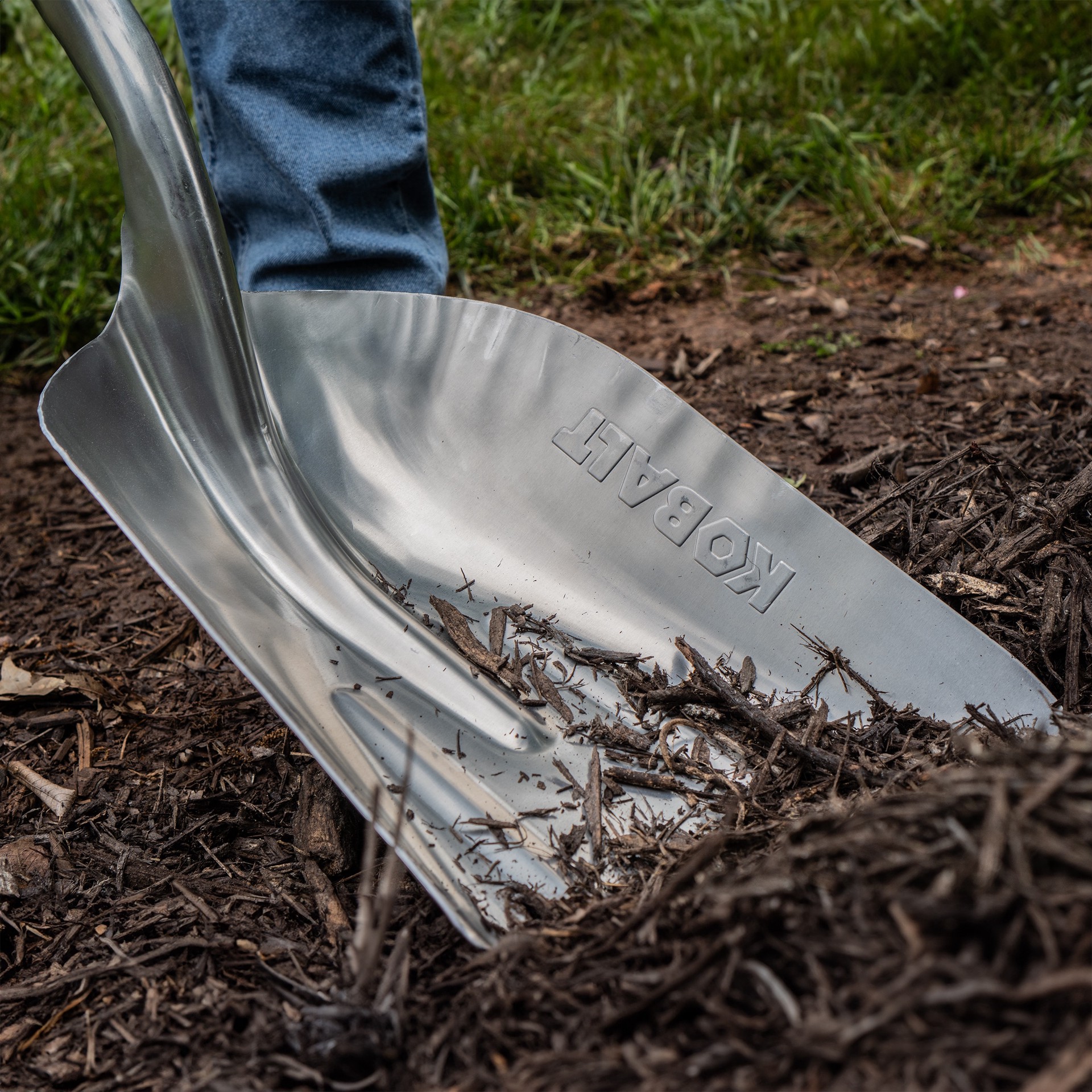 slide 5 of 6, Kobalt 18-in Fiberglass D-Handle Scoop, 1 ct