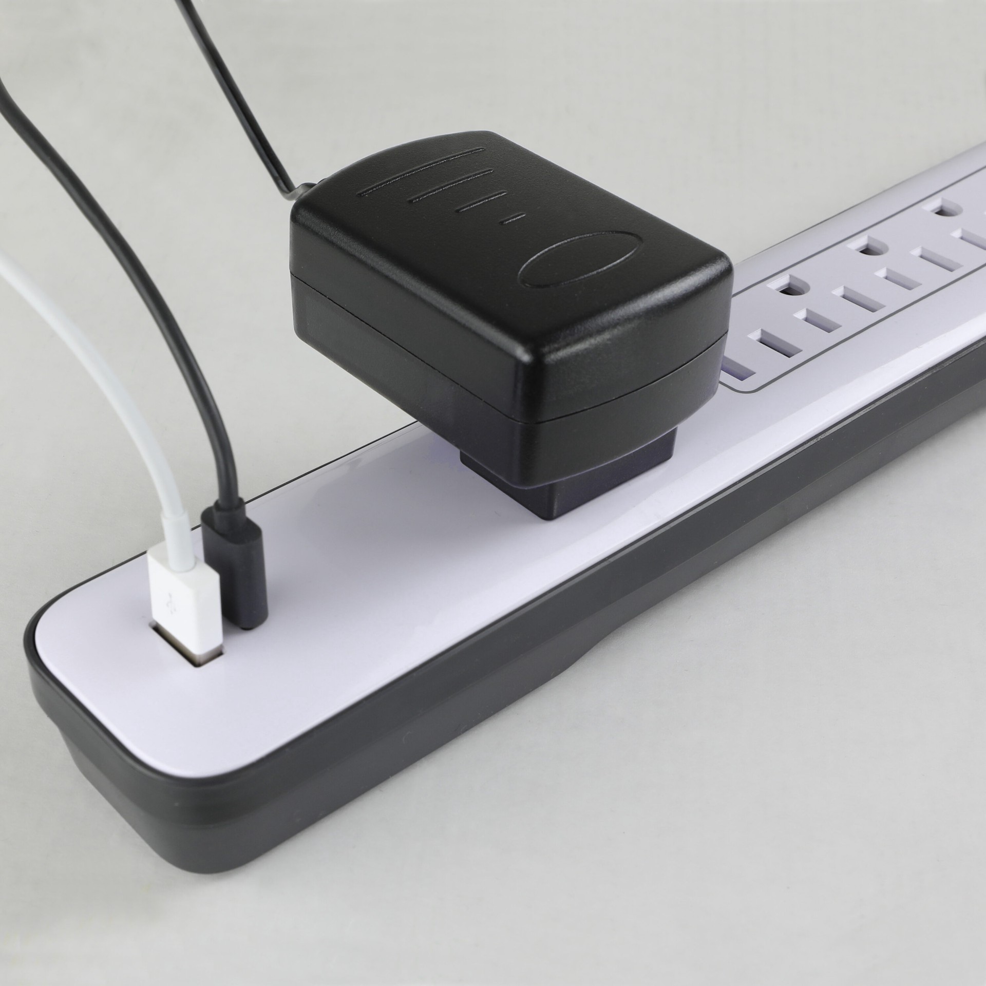 slide 3 of 4, Utilitech 4-ft Surge Protection 6 -Outlet 1800 Joules 1875 -Watts 1100VA White Indoor USB AC Surge Protector, 1 ct