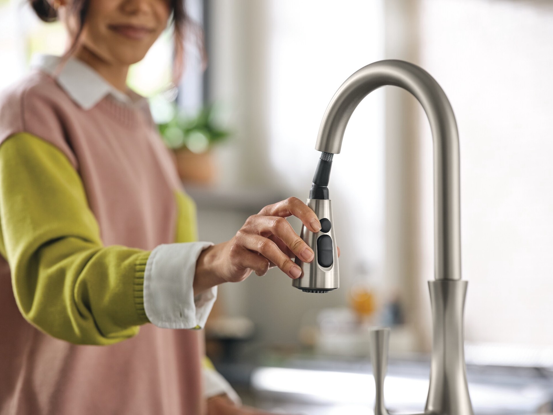 slide 5 of 6, Moen Arlia Spot Resist Stainless Single Handle Deck-mount Pull-down Kitchen Faucet with Sprayer (Includes Deck Plate), 1 ct