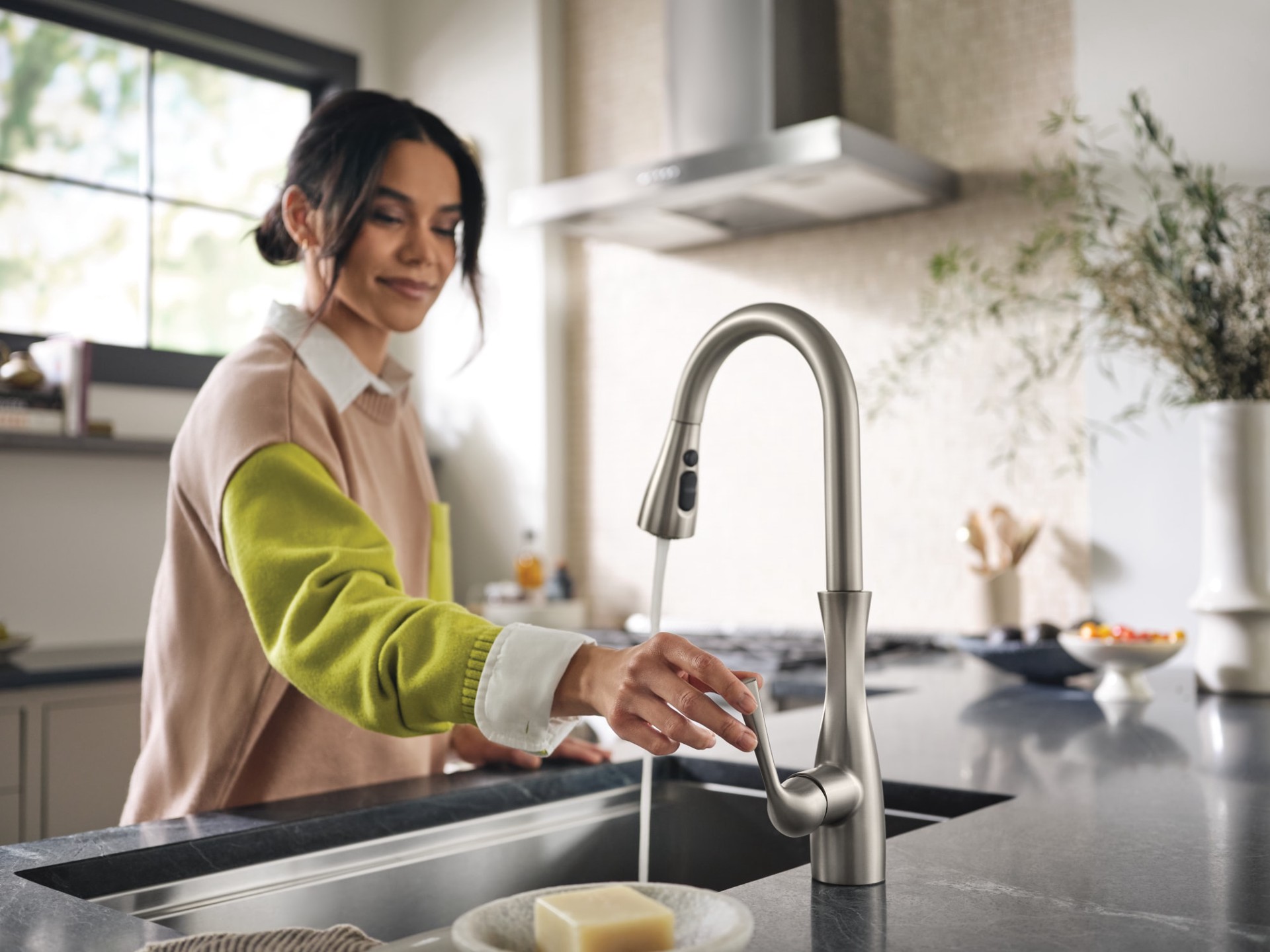 slide 6 of 6, Moen Arlia Spot Resist Stainless Single Handle Deck-mount Pull-down Kitchen Faucet with Sprayer (Includes Deck Plate), 1 ct