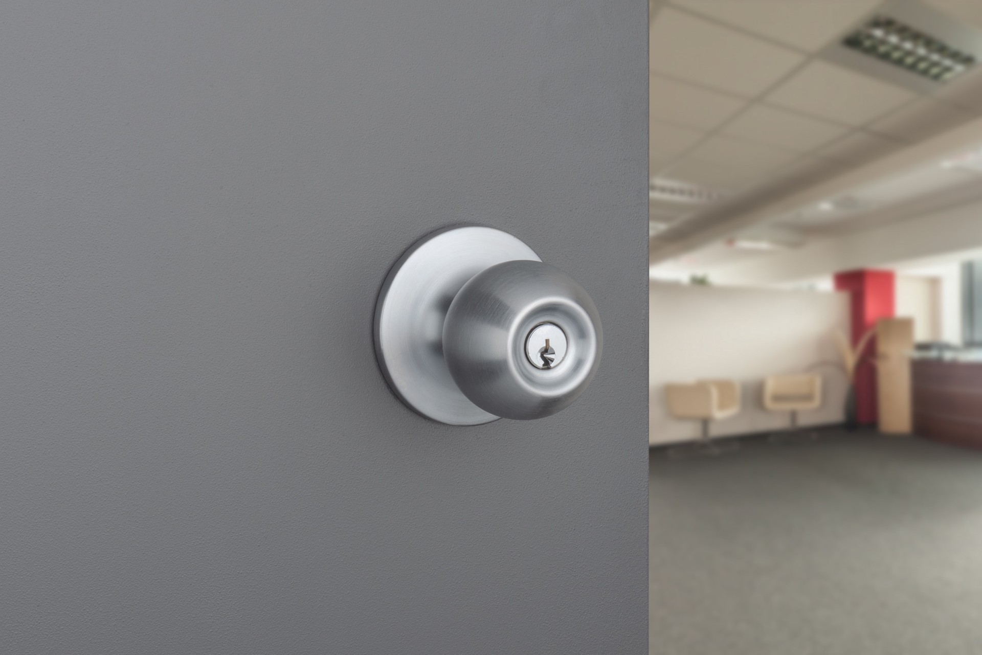 slide 6 of 6, BRINKS COMMERCIAL Light Duty Commercial Knob Satin Chrome Interior or Exterior Keyed Entry Door Knob, 1 ct