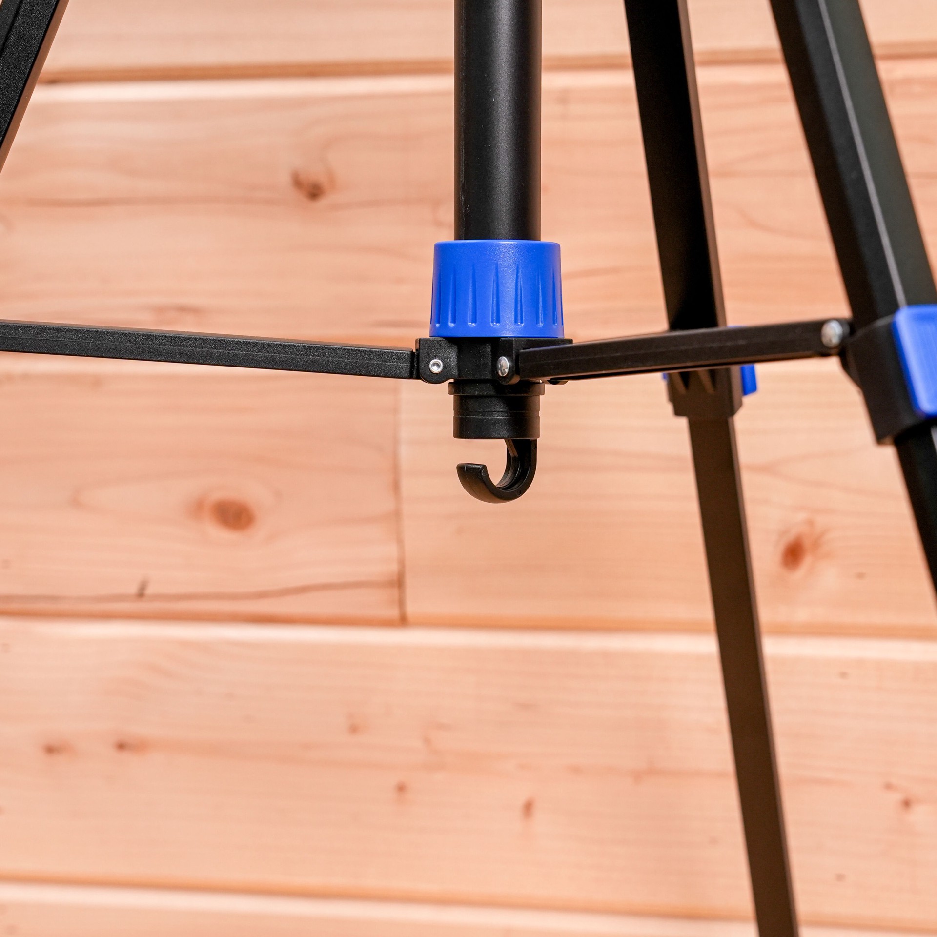 slide 4 of 6, Kobalt Aluminum Tripod, 1 ct