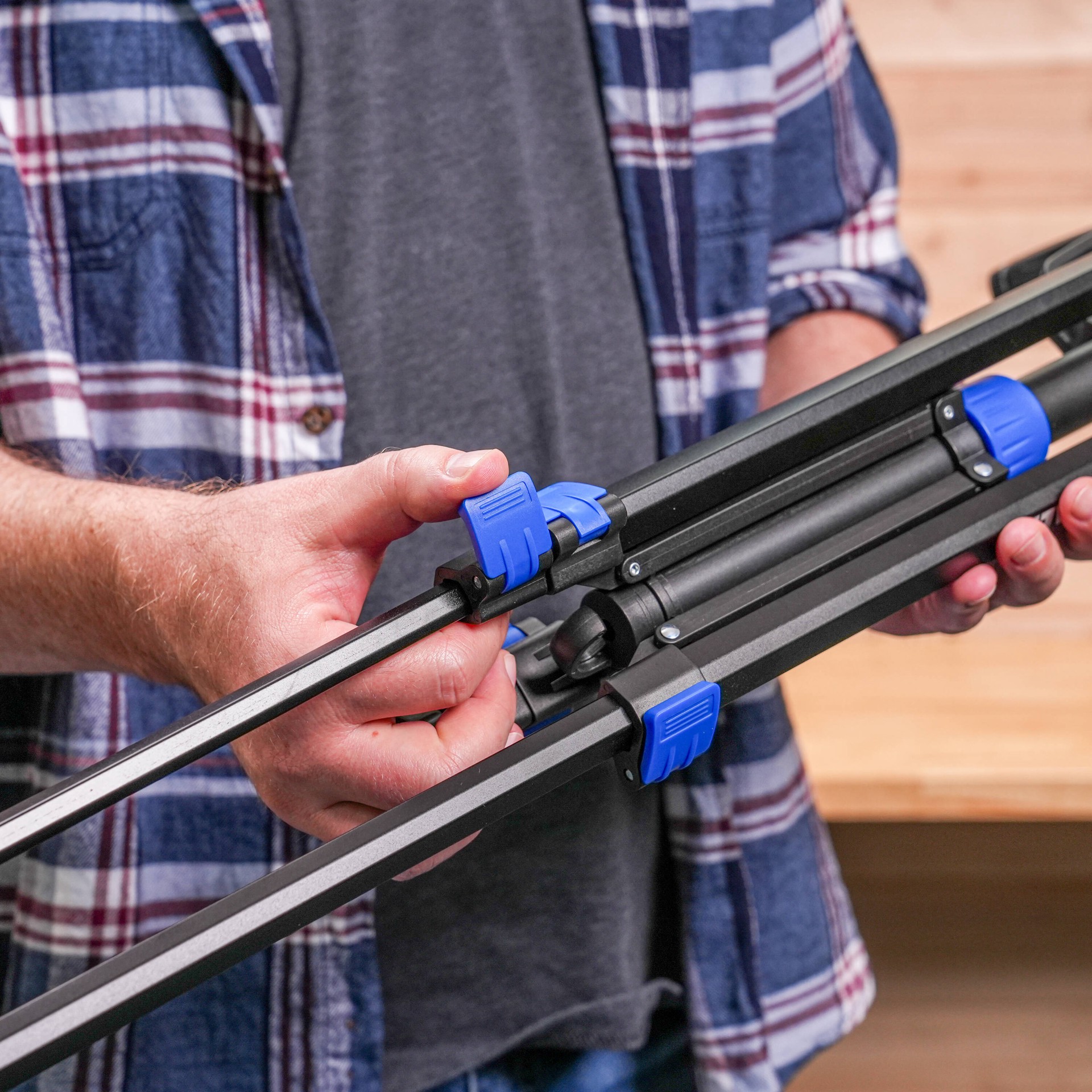 slide 5 of 6, Kobalt Aluminum Tripod, 1 ct