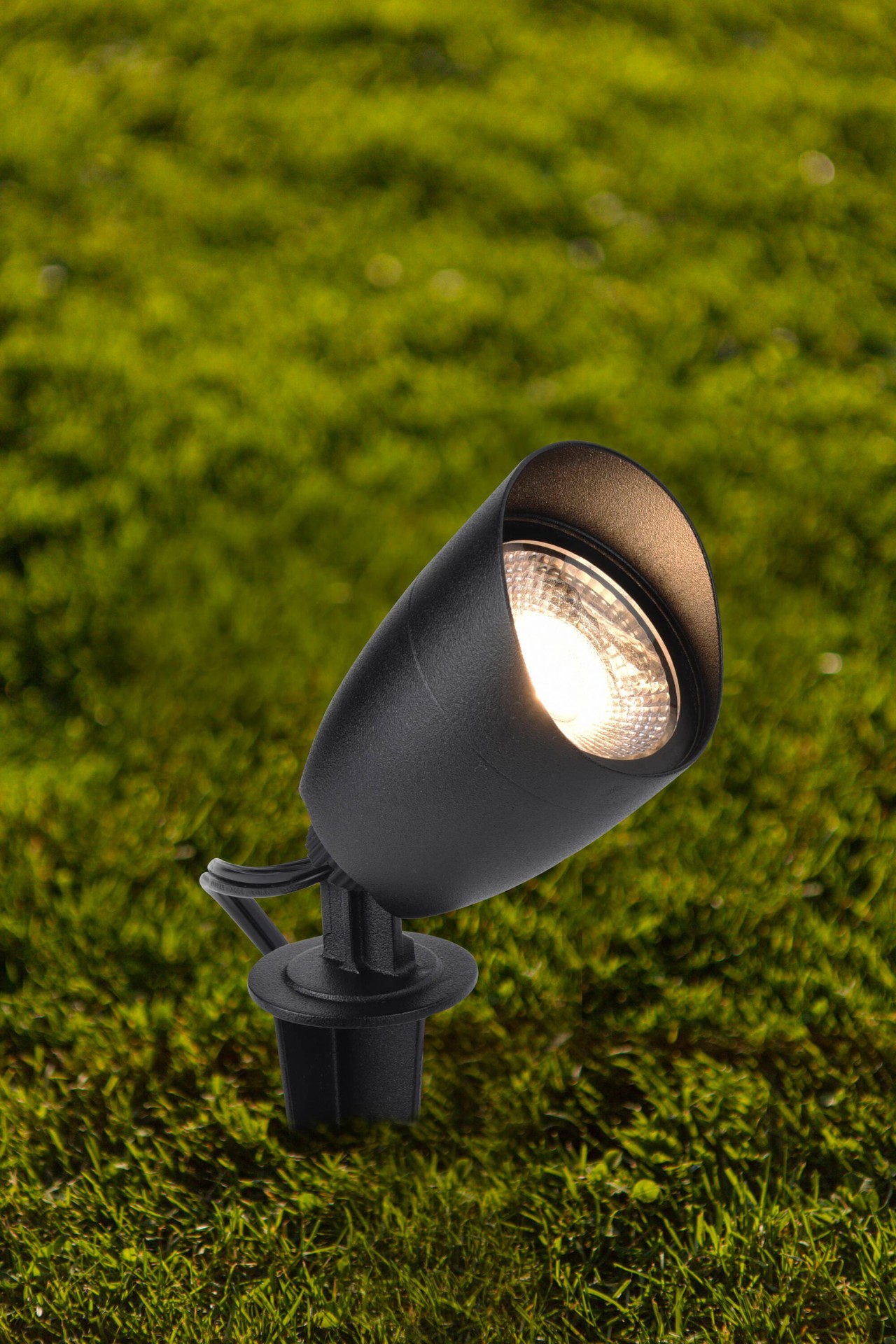 slide 3 of 6, Harbor Breeze Landscape Lighting 420 -Lumens 5 -Watt Black Low voltage Warm White LED Spot light kit, 1 ct
