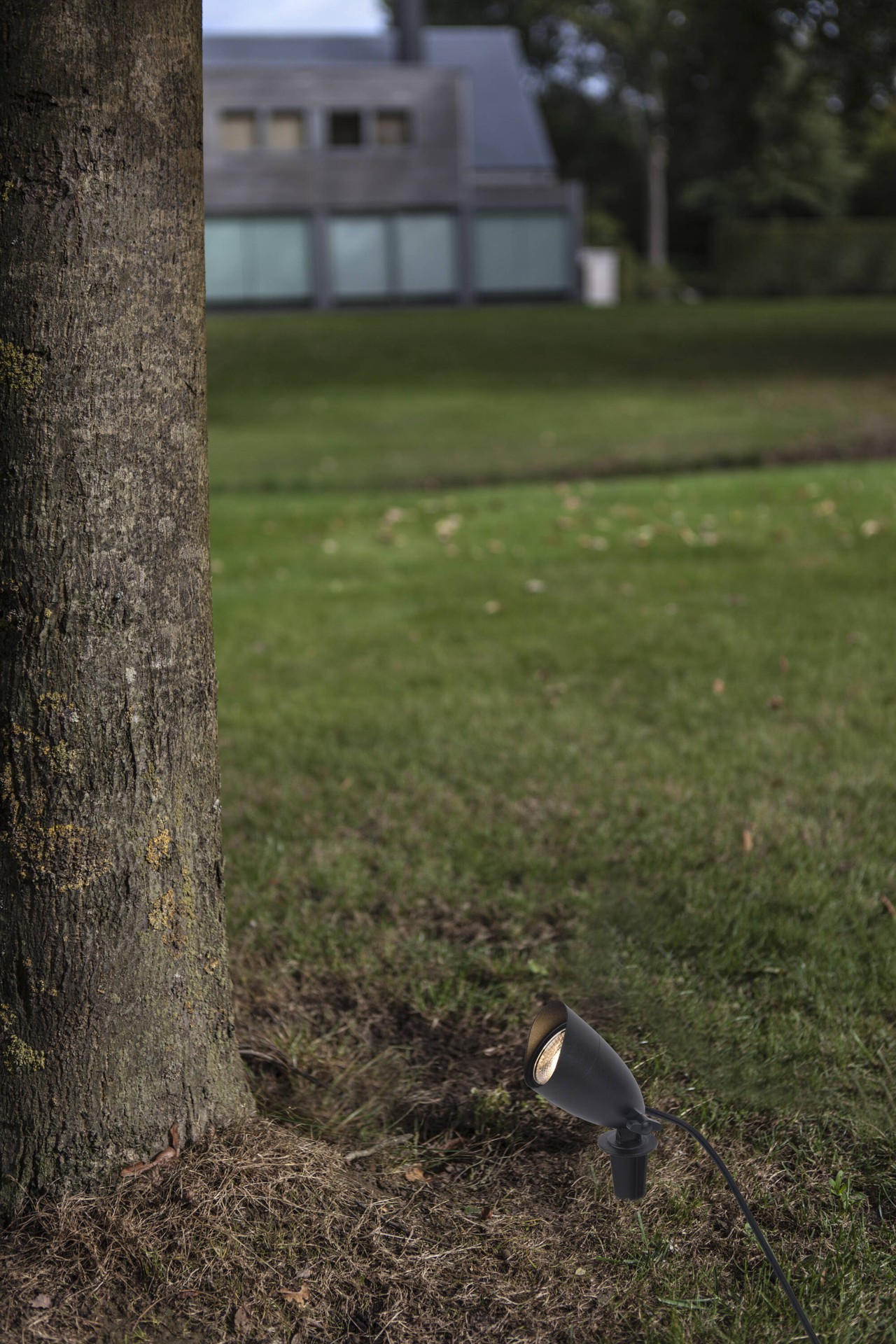 slide 5 of 6, Harbor Breeze Landscape Lighting 420 -Lumens 5 -Watt Black Low voltage Warm White LED Spot light kit, 1 ct