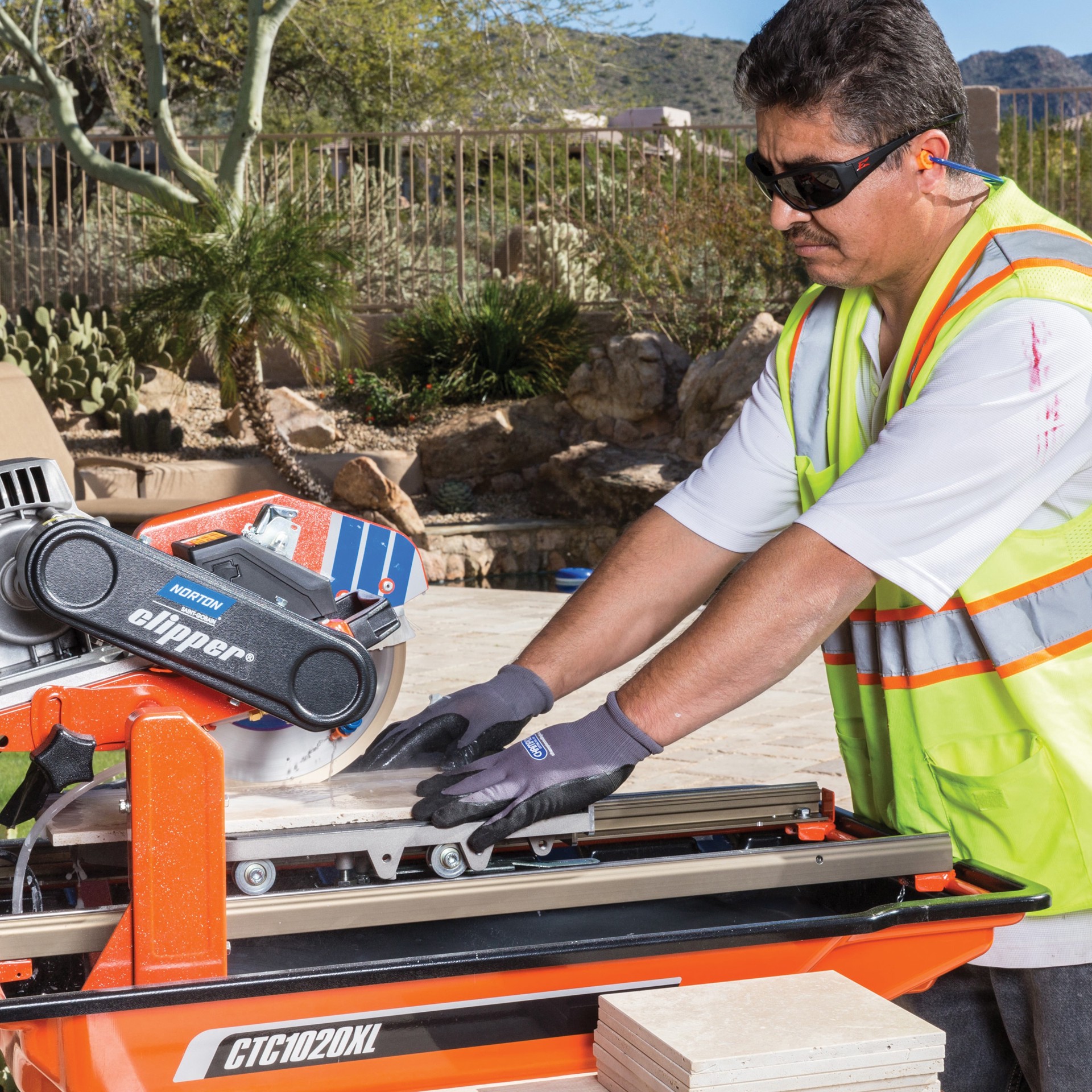 slide 4 of 5, Norton Diamond Professional Grade 10-in Wet/Dry Continuous Rim Diamond Saw Blade, 1 ct