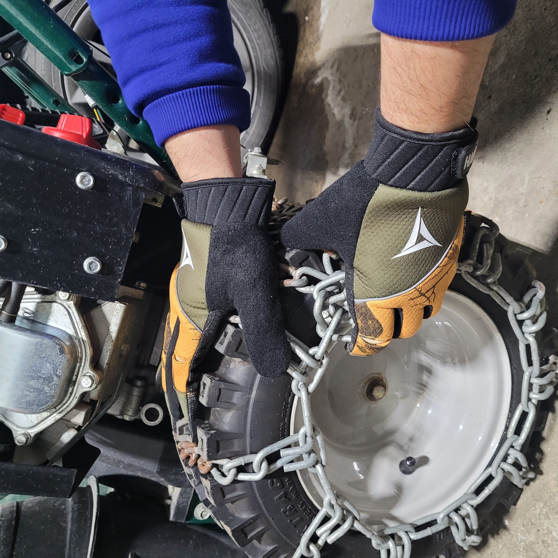 slide 3 of 5, HandCrew Large Green Polyester 1 -Pairs, 1 ct