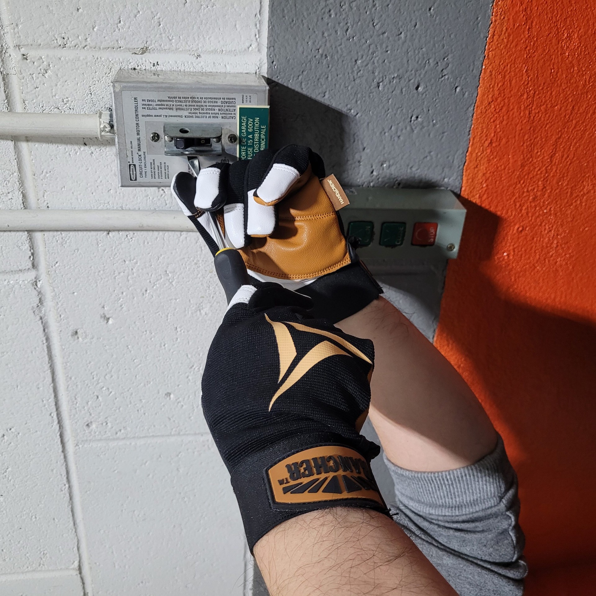 slide 3 of 5, HandCrew Medium Yellow Goatskin 1 -Pairs, 1 ct