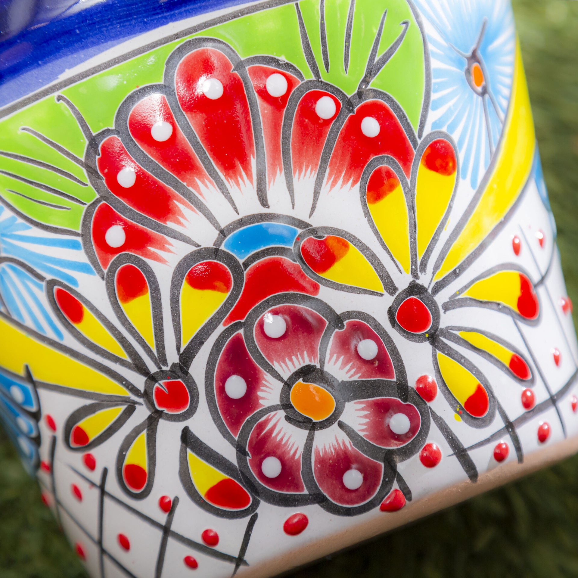 slide 6 of 6, Style Selections Urn 8.0-in W x 8.0-in L Multiple colors/finishes Clay Indoor/Outdoor Planter, 1 ct