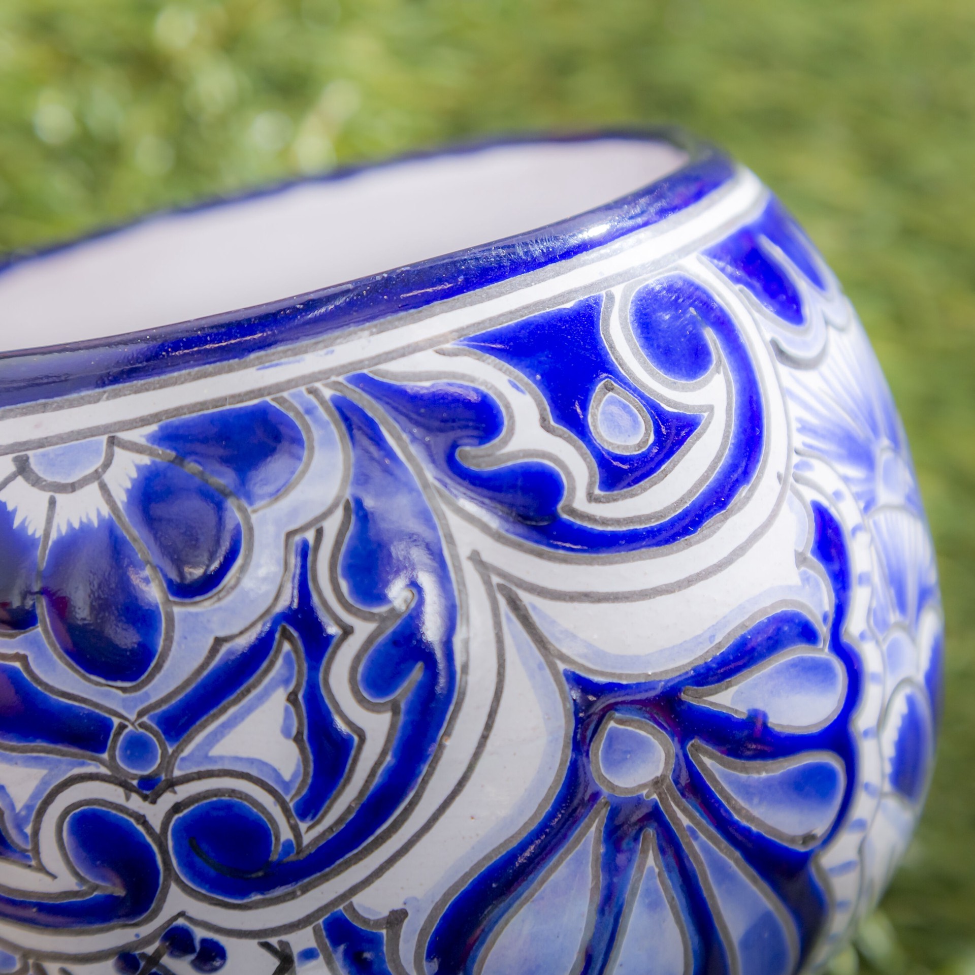 slide 6 of 6, Style Selections Urn 9.0-in W x 9.0-in L Multiple colors/finishes Clay Indoor/Outdoor Planter, 1 ct