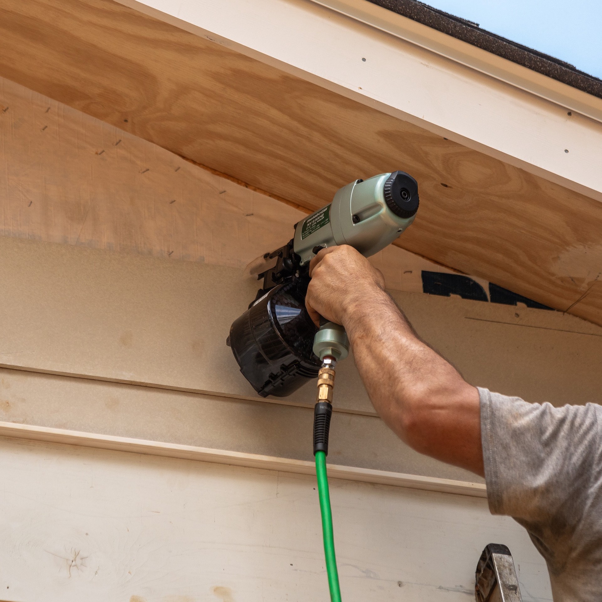 slide 5 of 6, Metabo HPT BONUS 18V Triple Hammer Bolt Impact Driver and 2-1/2-in 15 -Degree Pneumatic Siding Nailer, 1 ct