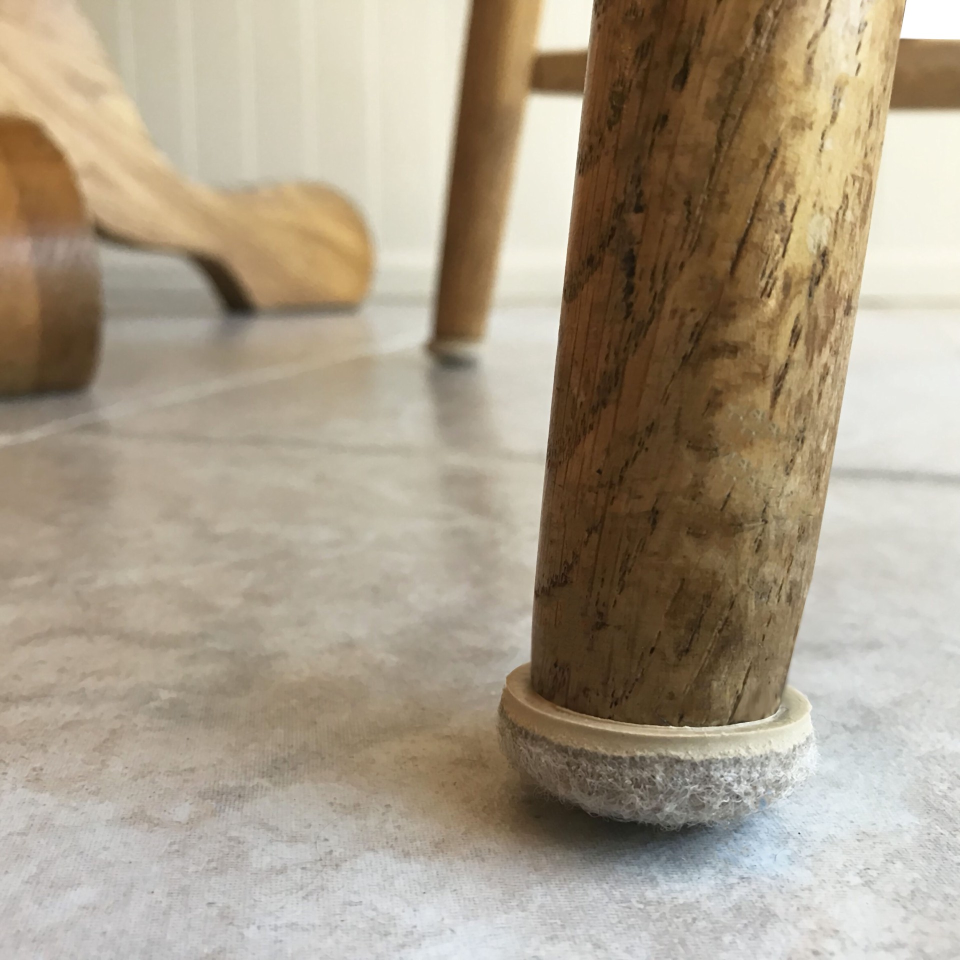 slide 4 of 6, RELIABILT 4 -Pack 1-in Beige Round Felt furniture pads, 1 ct