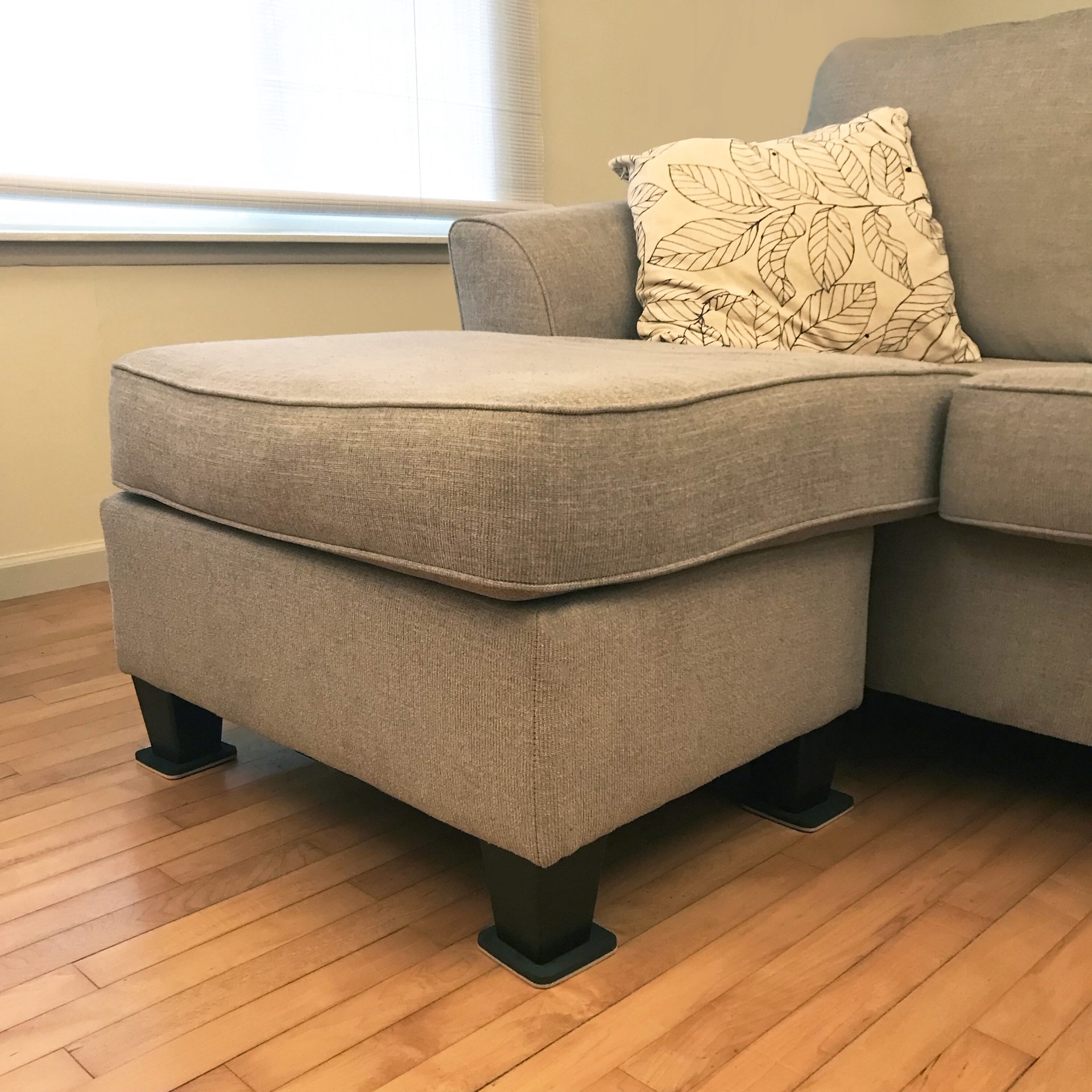 slide 4 of 6, RELIABILT 4 -Pack 4-in Square Felt Hard surface Furniture Slider, 1 ct